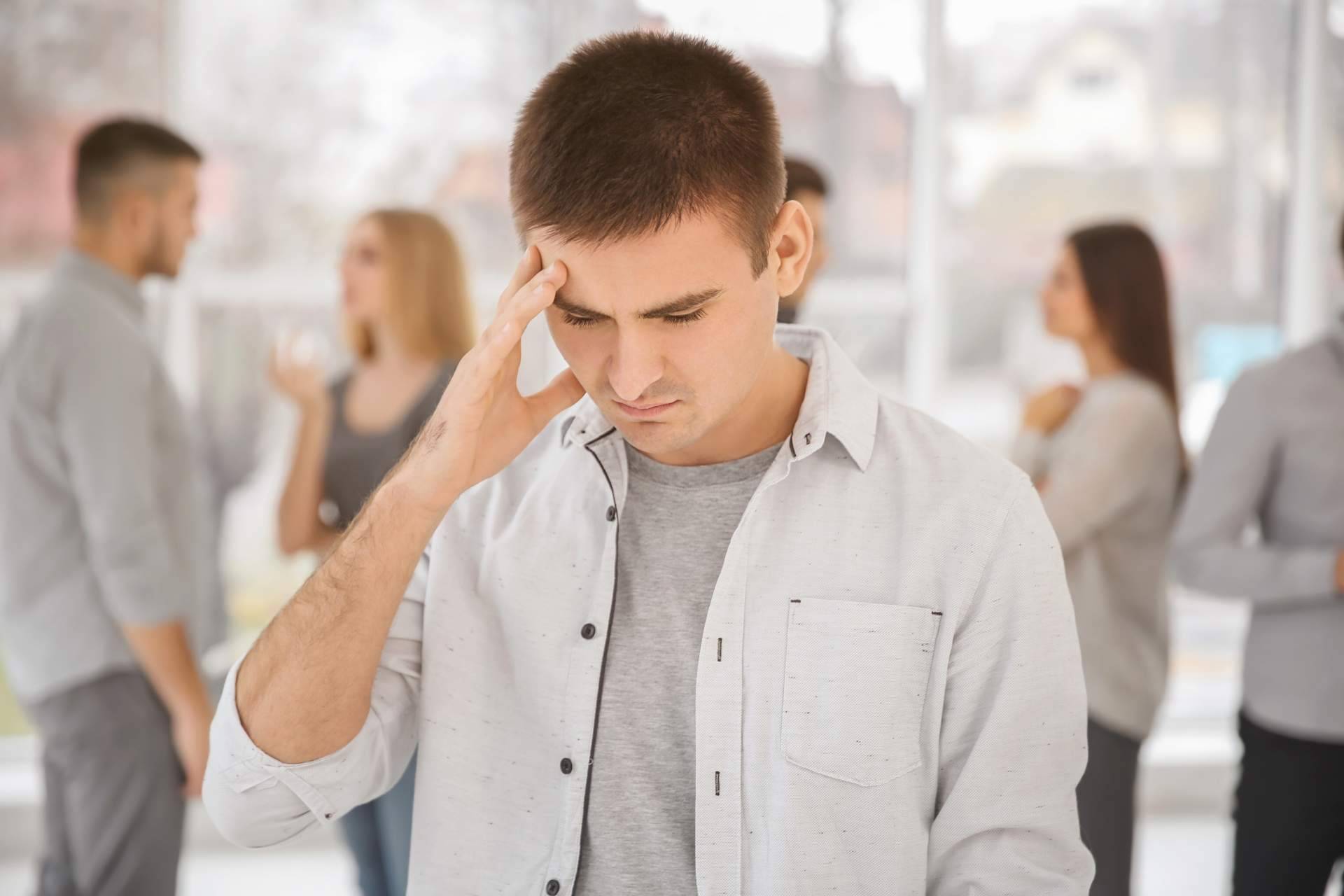 ¿Cuáles son los síntomas de la ansiedad social y cuál es su tratamiento más efectivo?