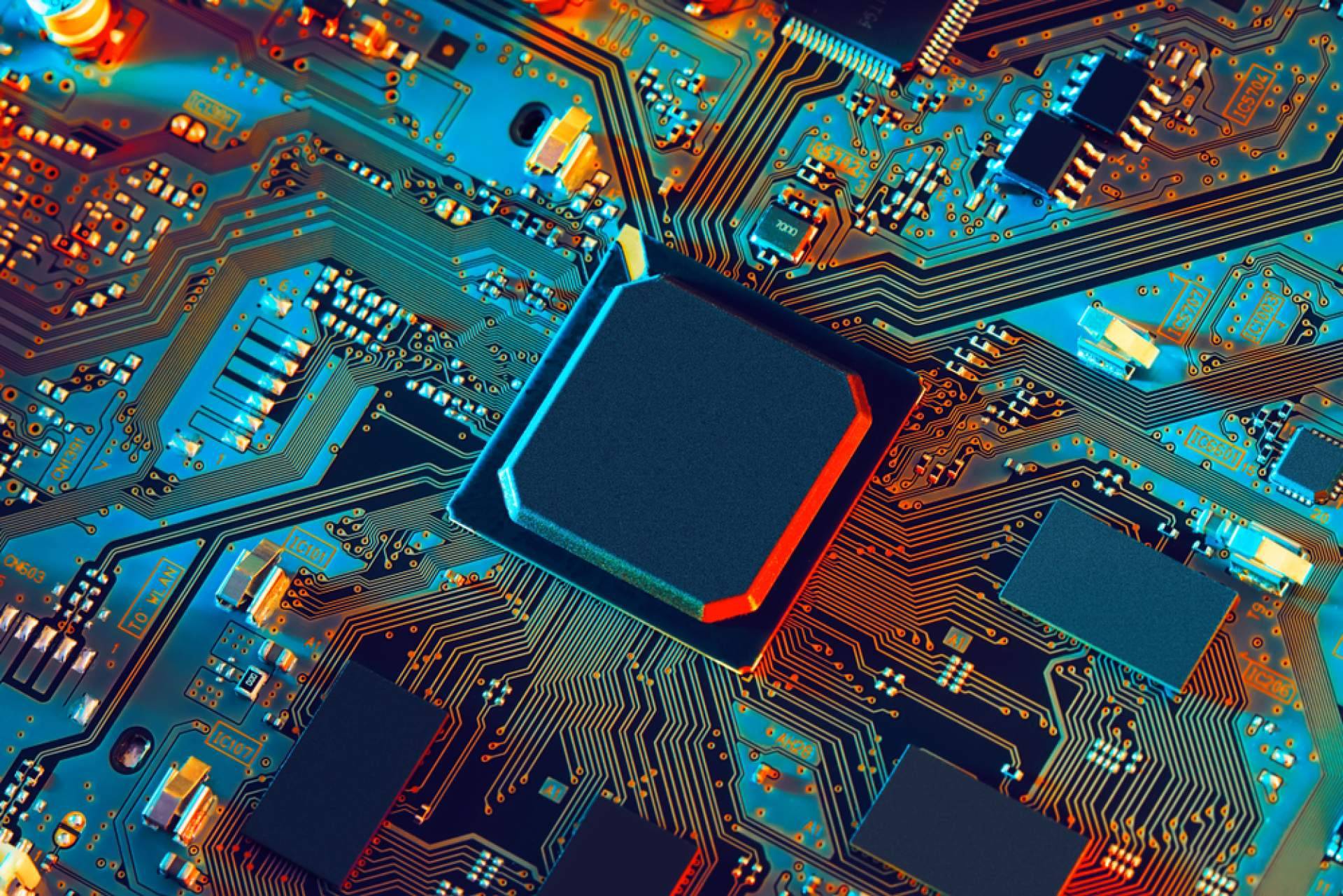 Reducir el impacto de la escasez de componentes con Apus Global