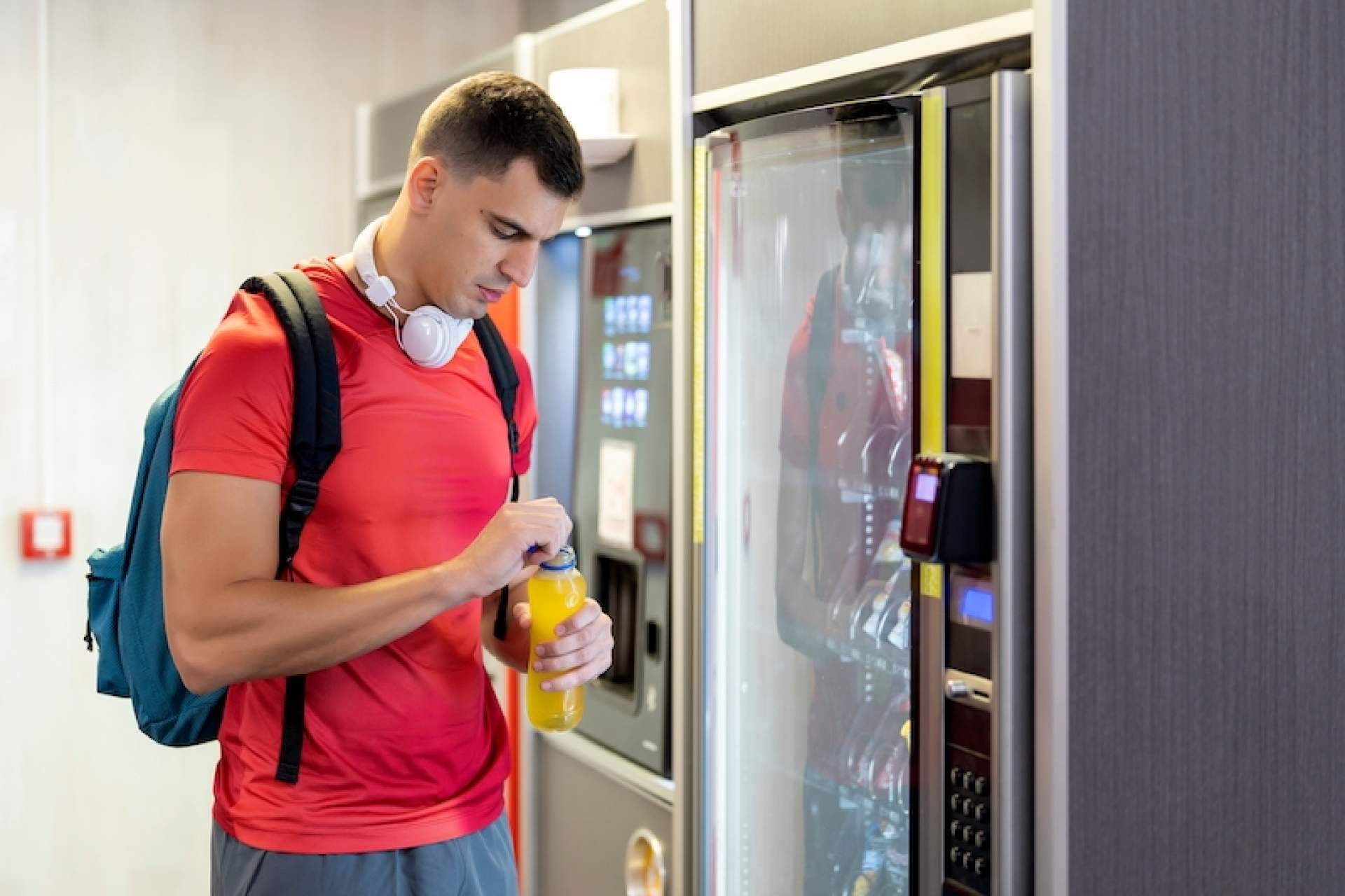 Razones para incluir una máquina de vending en una empresa, con C&B Señor