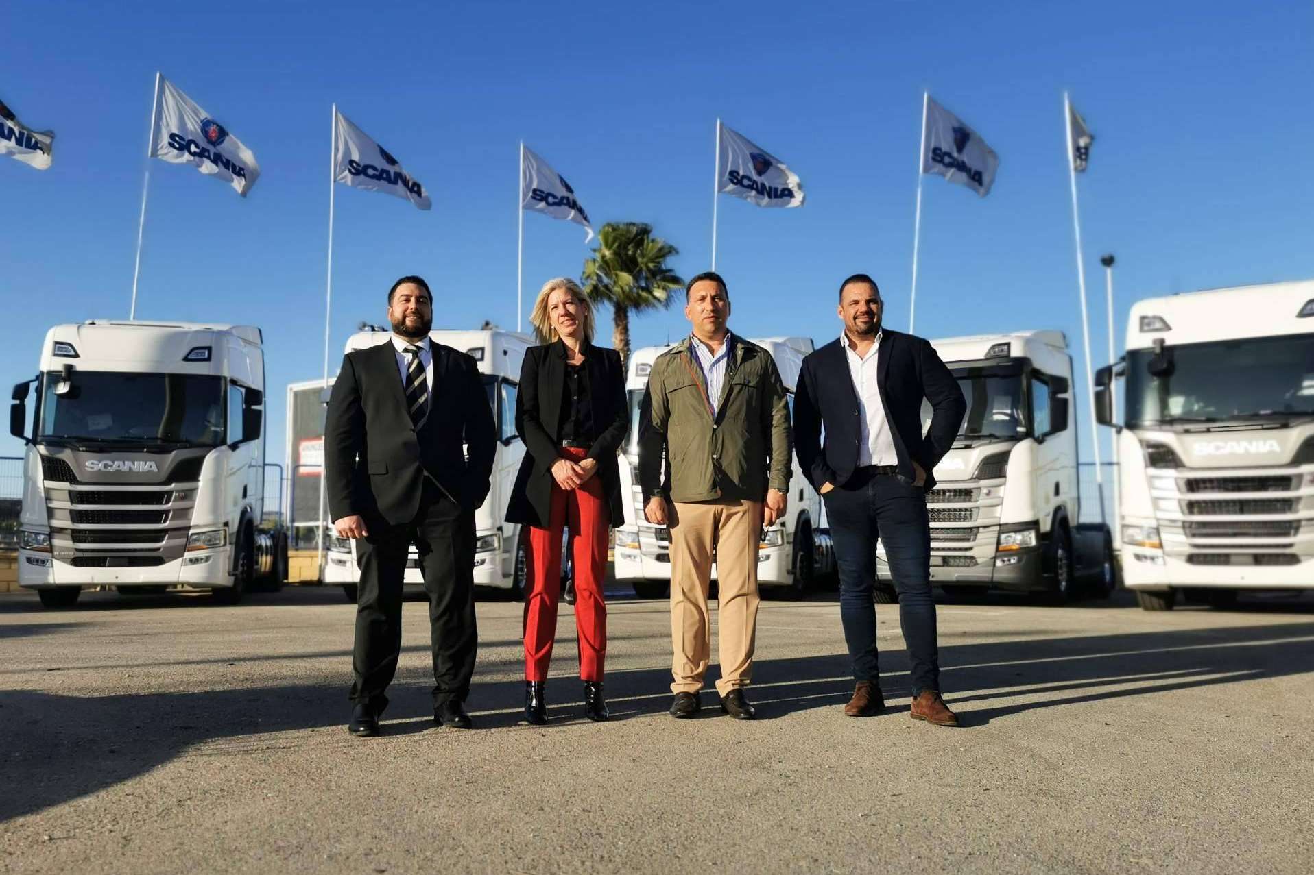 Orvipal compra para su flota porta vehículos 50 camiones Scania de cabina alta