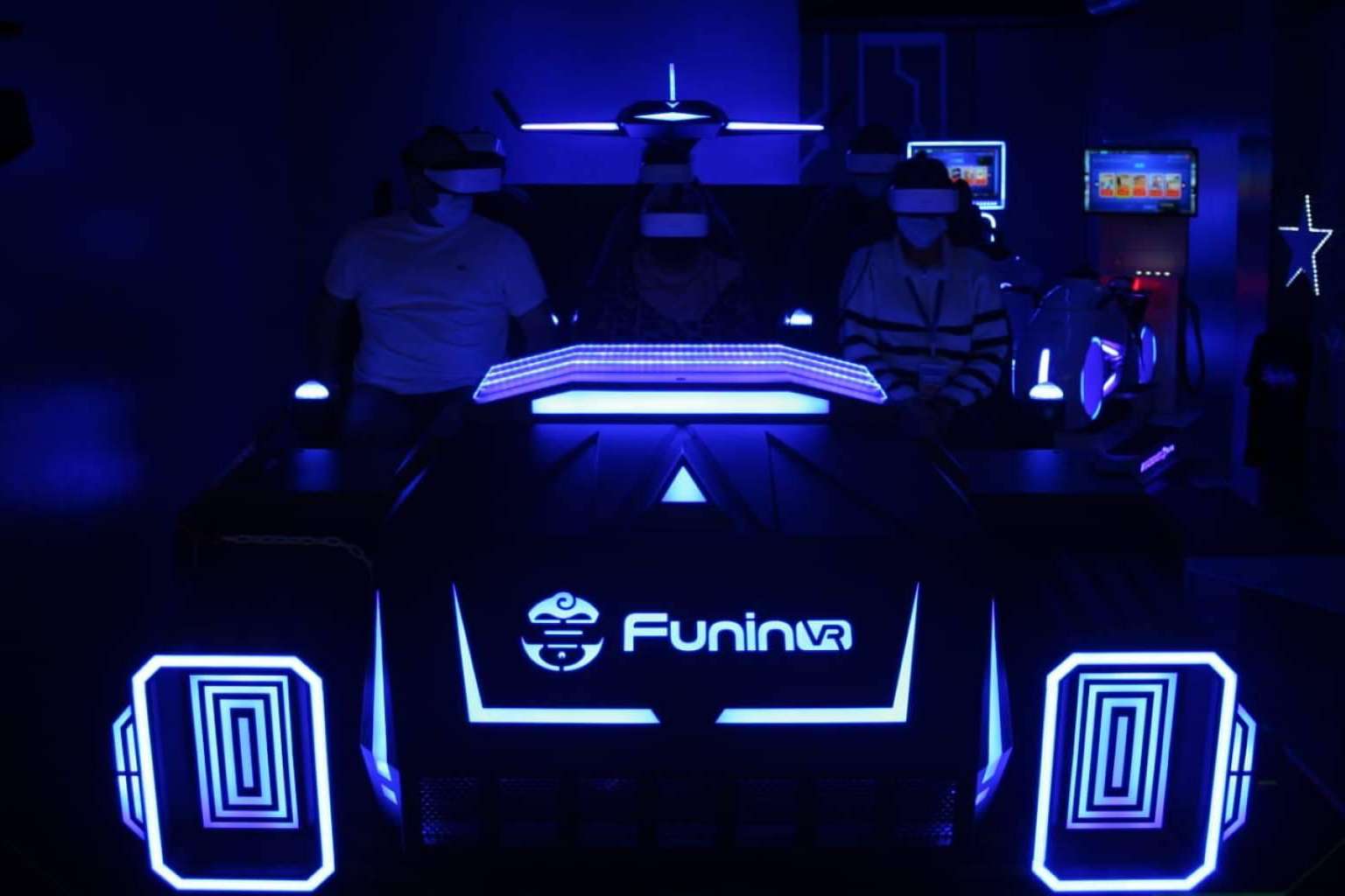 Simuladores de realidad virtual de última generación para experimentar aventuras inmersivas con ZonaVR
