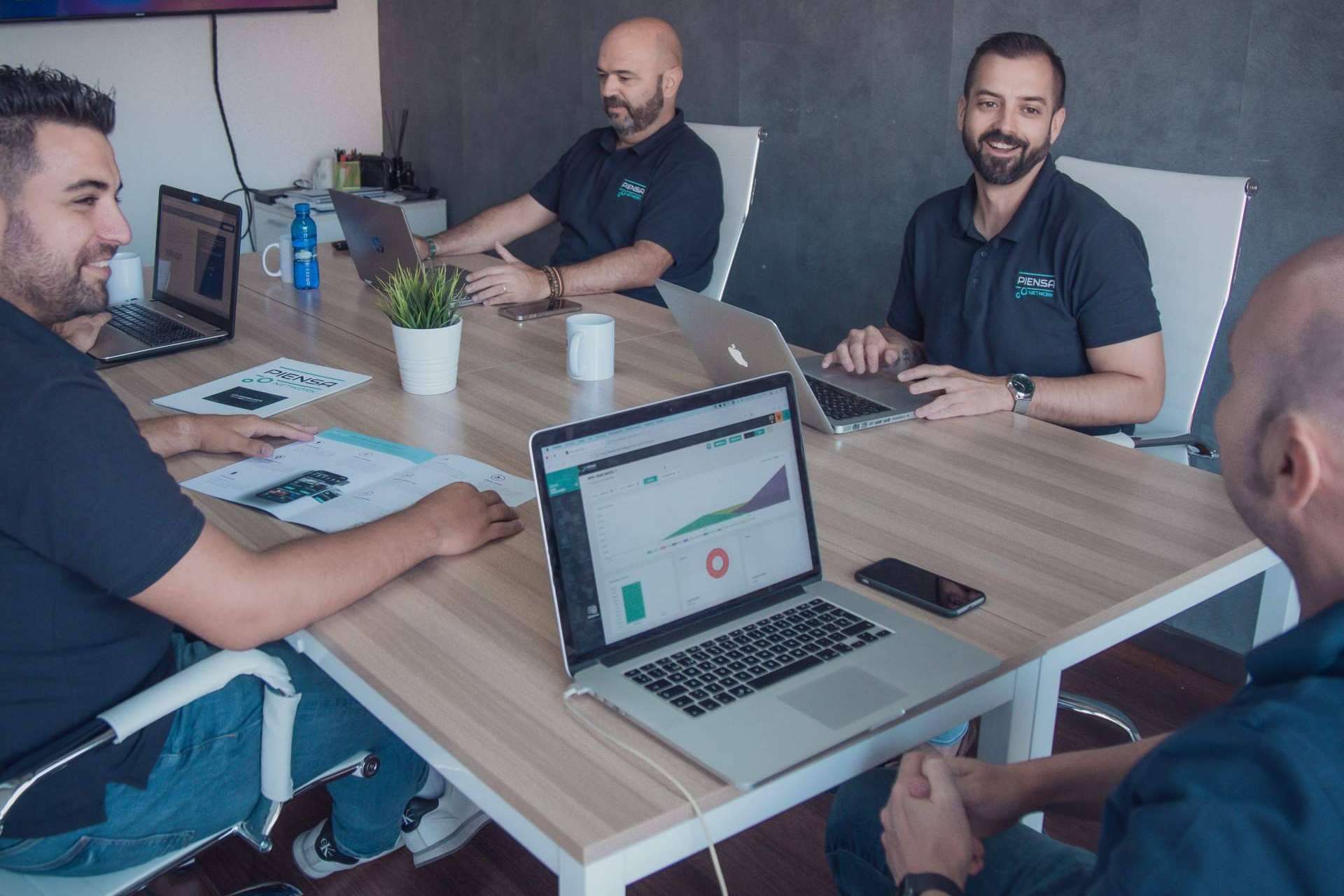 ¿Cuáles son las ventajas de las aplicaciones para ahorrar dinero?, con Piensa Network