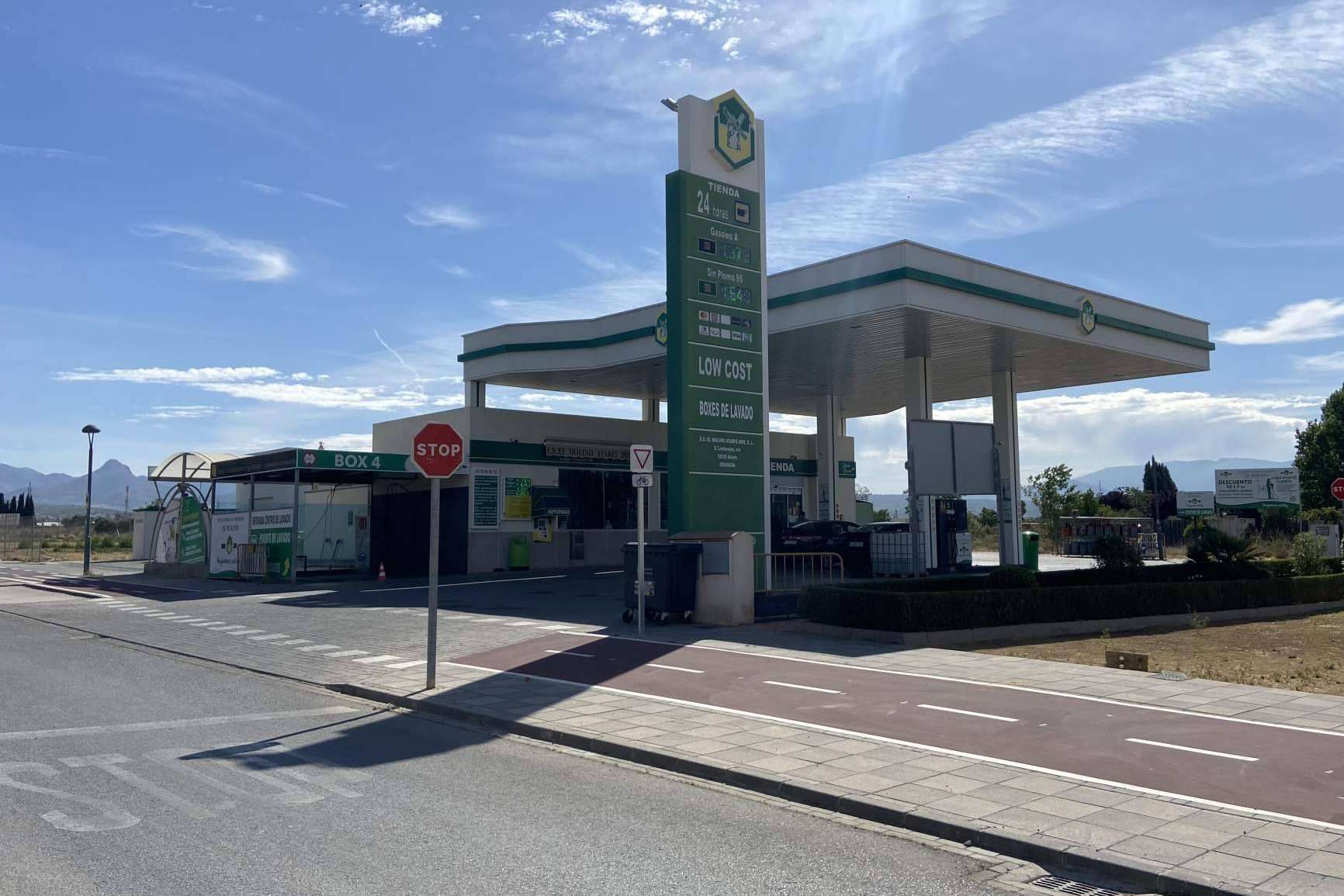 E.S. El Molino, una de las principales gasolineras low cost en Granada