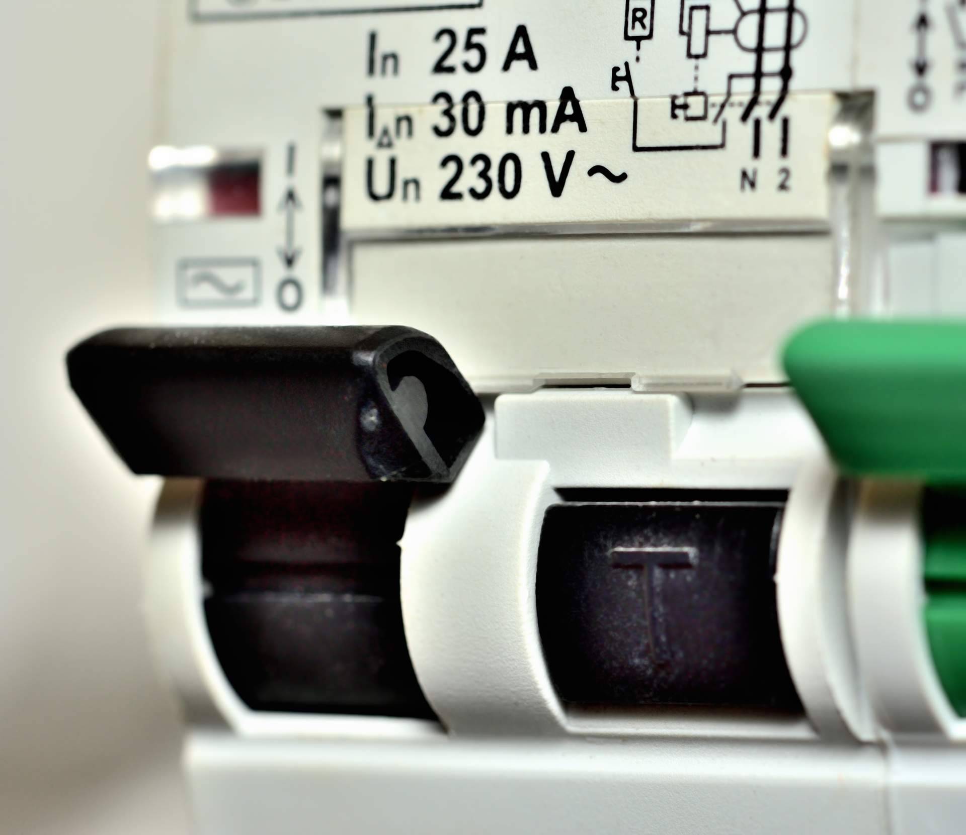Diferenciales superinmunizados Schneider, disponibles en el catálogo de Cadenza Electric