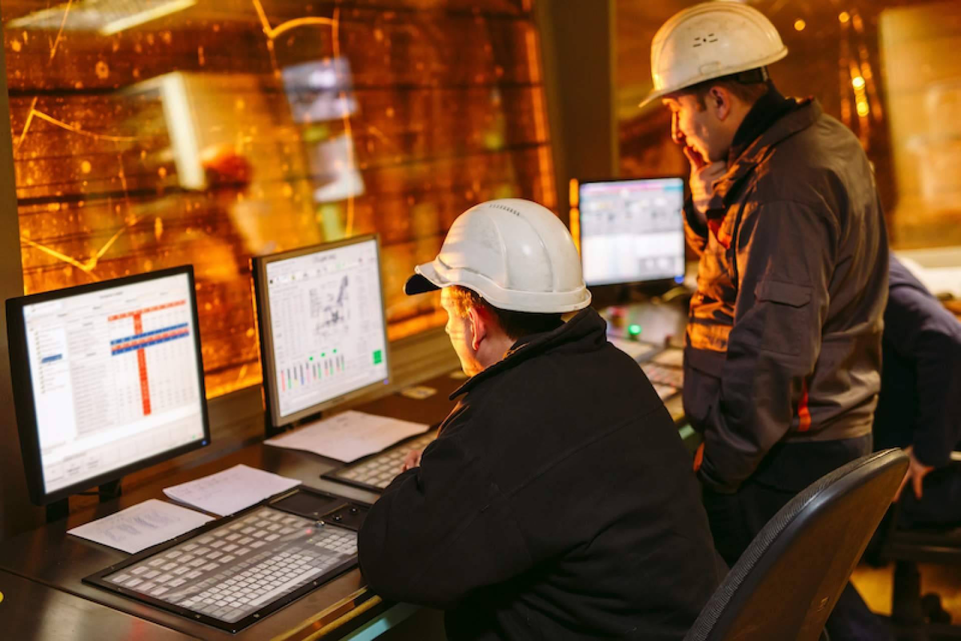 Especialistas en los servicios en el área de la ingeniería estructural y calculista en la Oficina de Ingeniería Civil