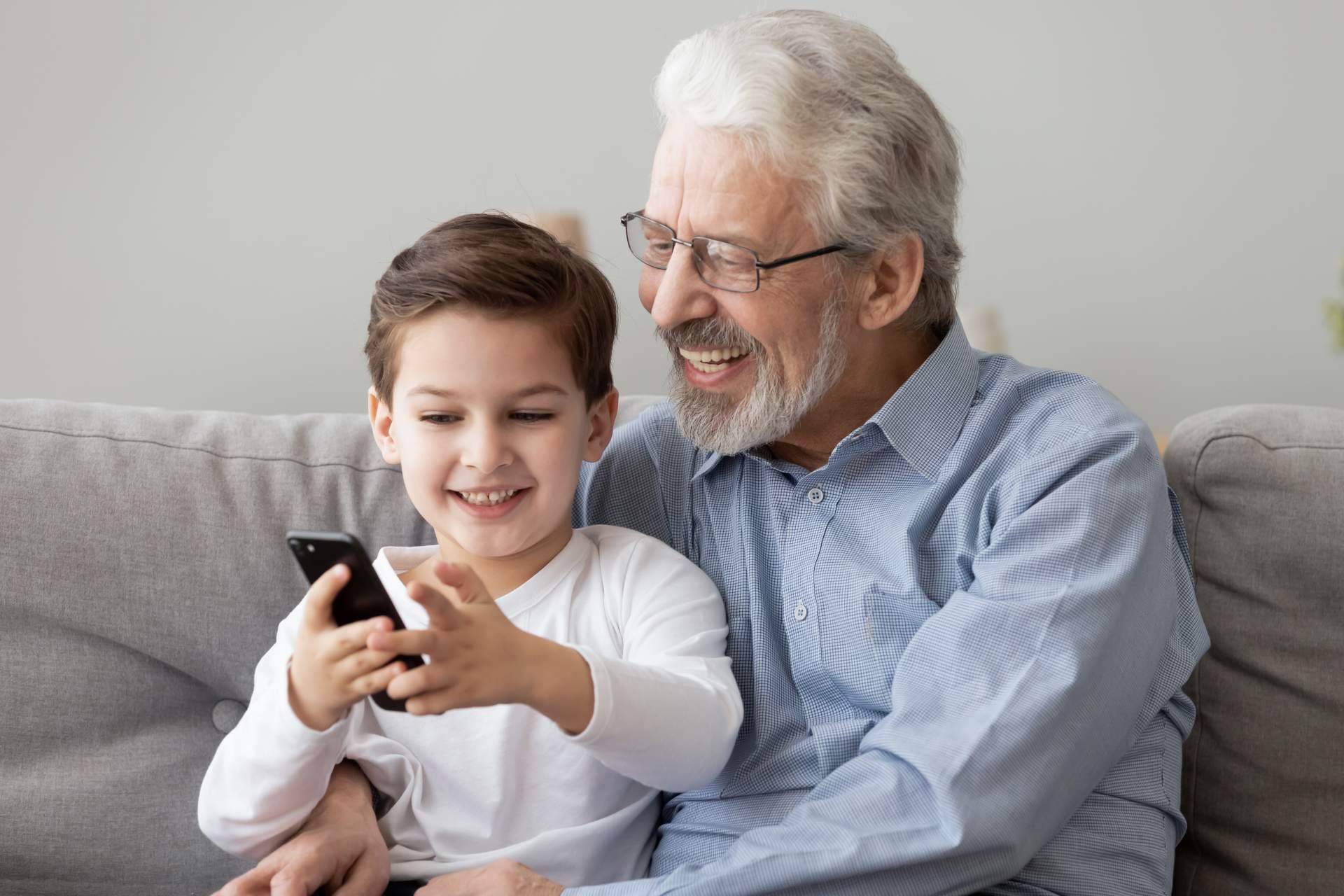 OROC Fibra y Móvil relanza sus tarifas familiares para compartir datos en el Día del Abuelo