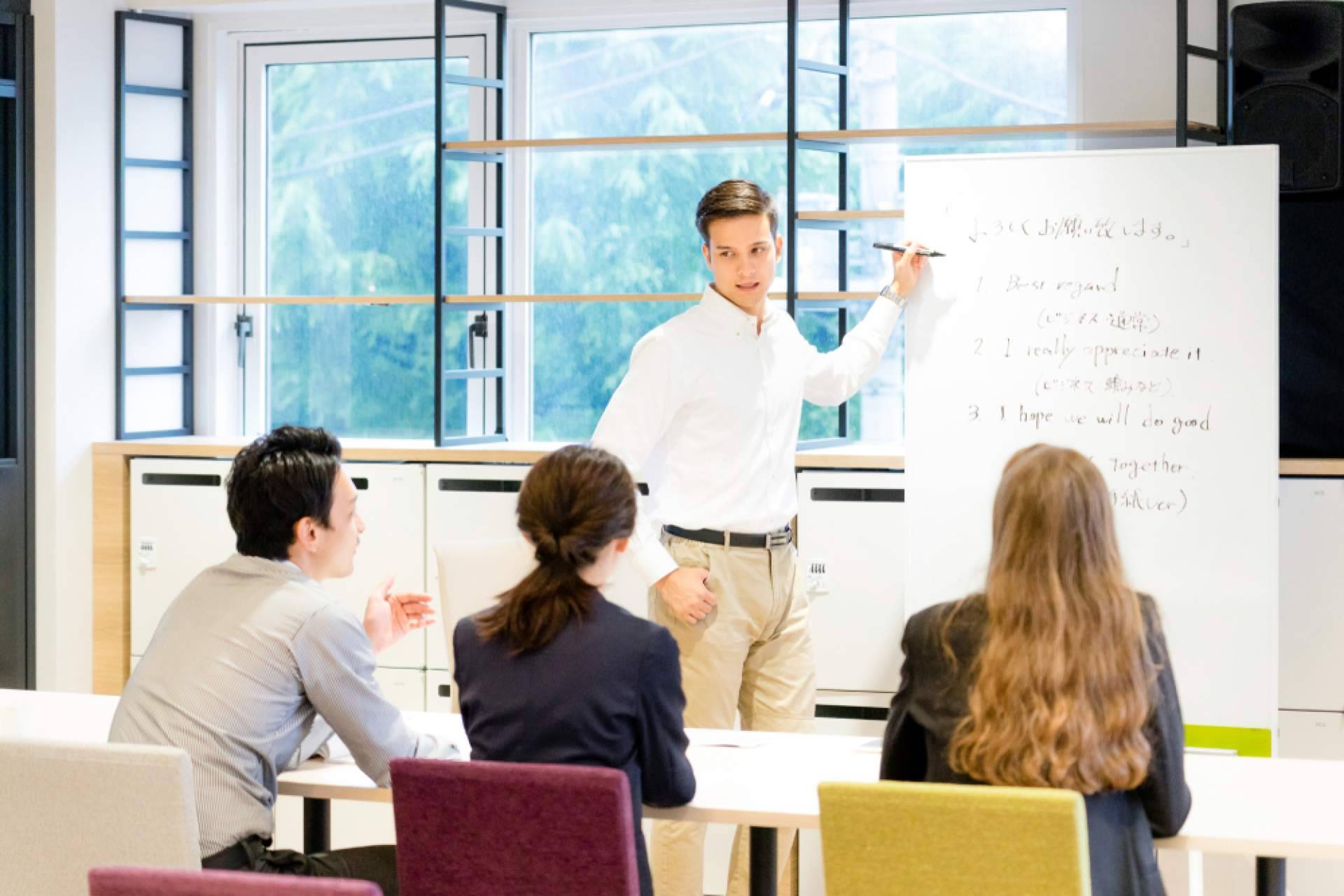Linguavisión, la academia de inglés en Badalona, explica cómo aprender inglés rápido y fácil