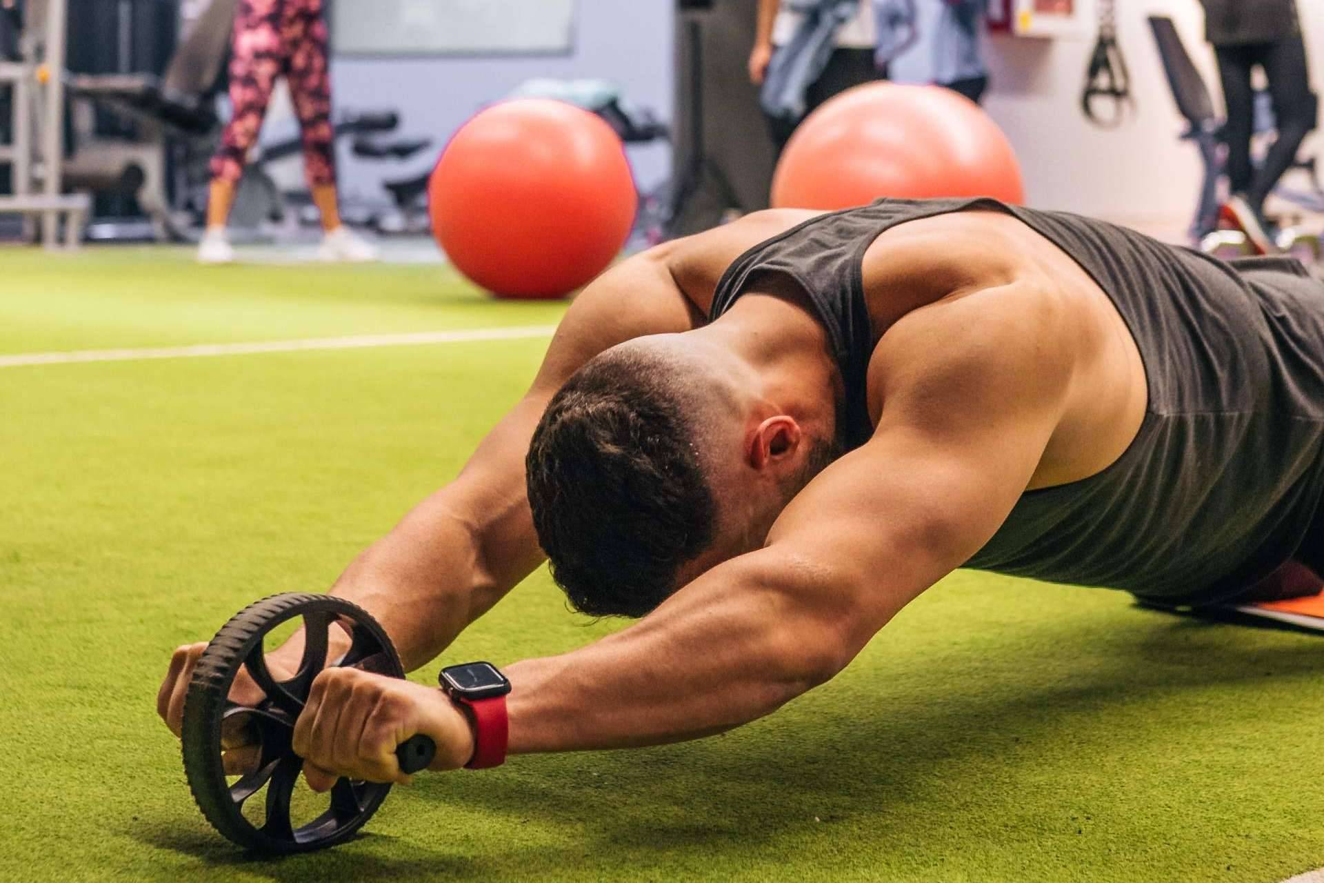 VivaGym sobre el equipamiento deportivo indispensable para los entrenamientos
