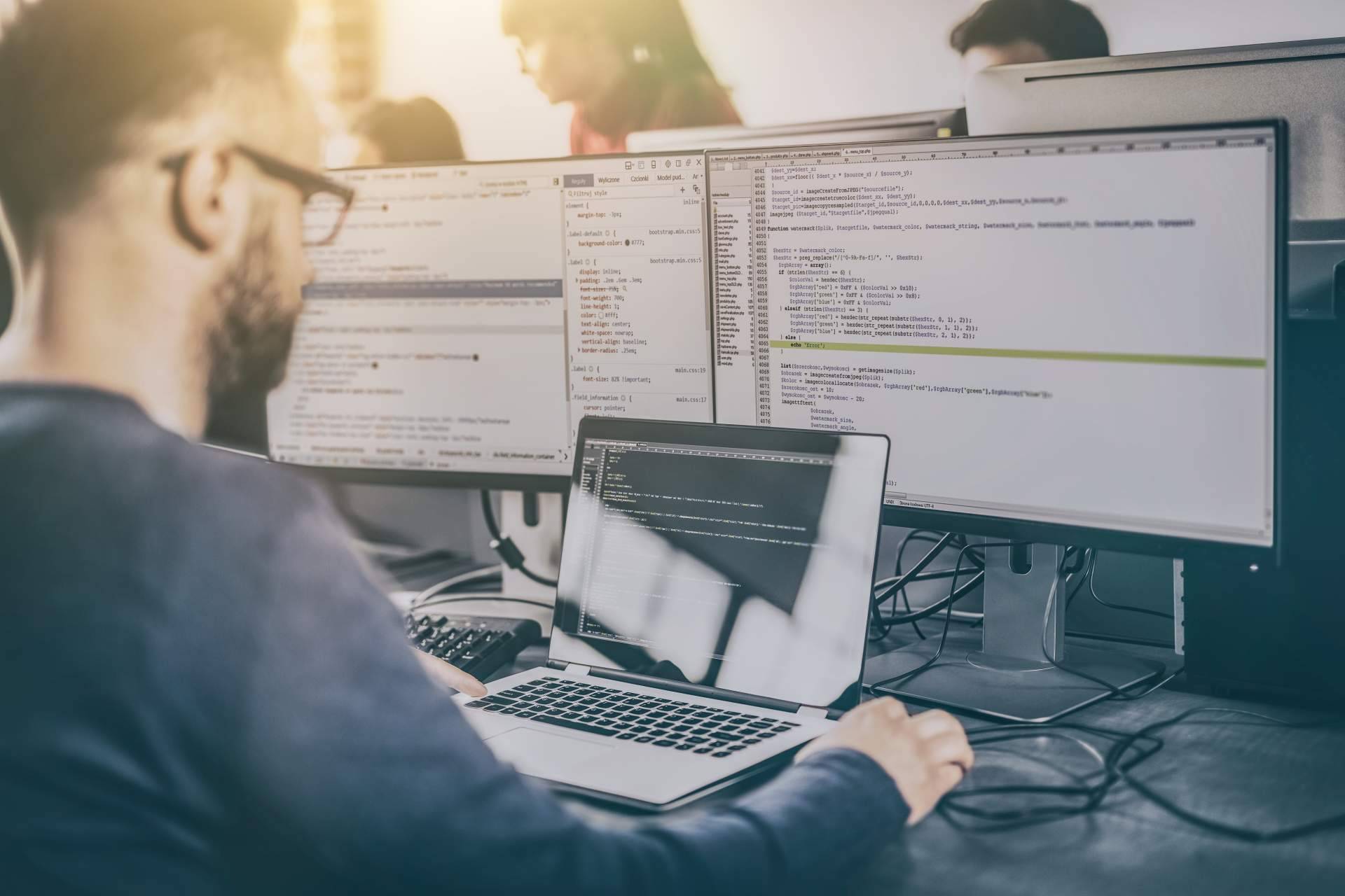 ¿Dónde encontrar especialistas en mantenimiento web? Idital