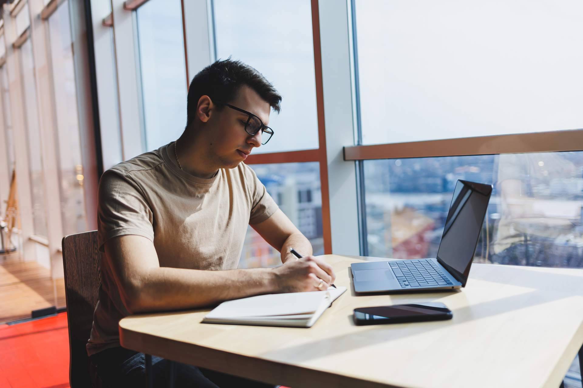 Formación Carpe Diem permite realizar cursos homologados para oposiciones de forma online