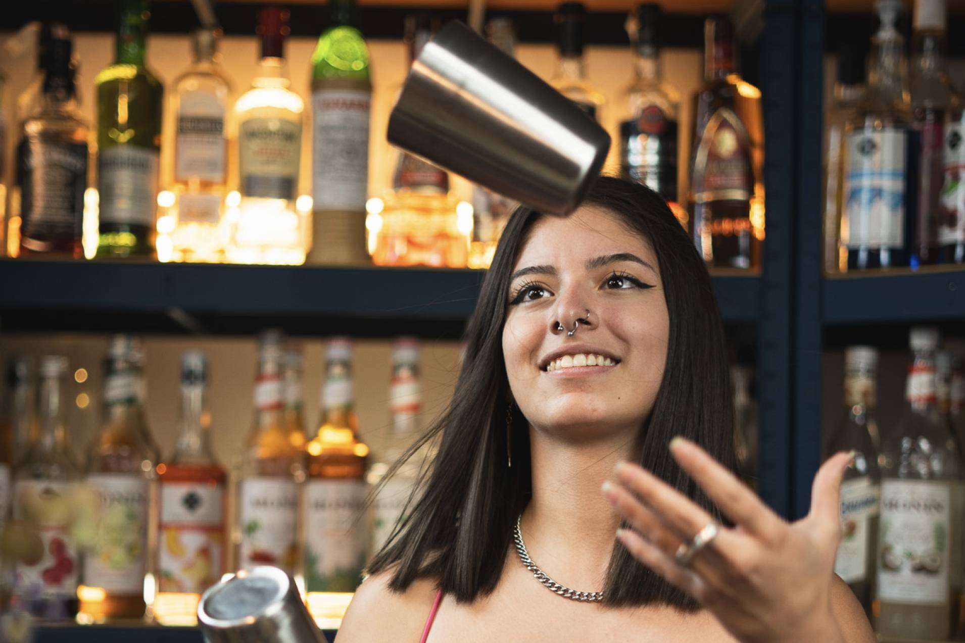 Cómo dar un salto en la carrera de bartending con el Curso Working Flair de ESCOM