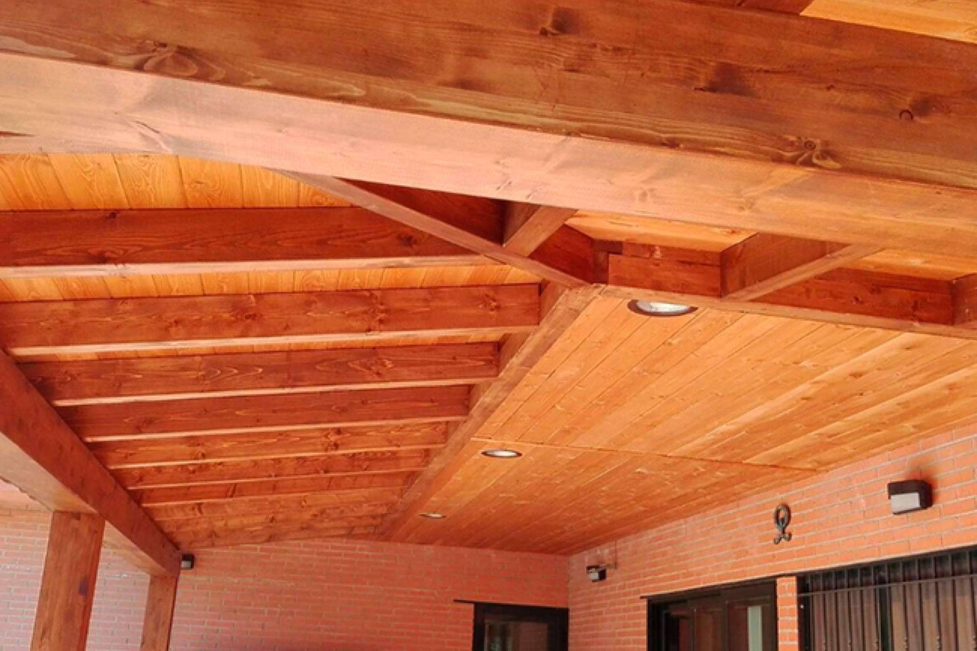 Corte de tableros, porches de madera y pérgolas de madera, de la mano de Semasa