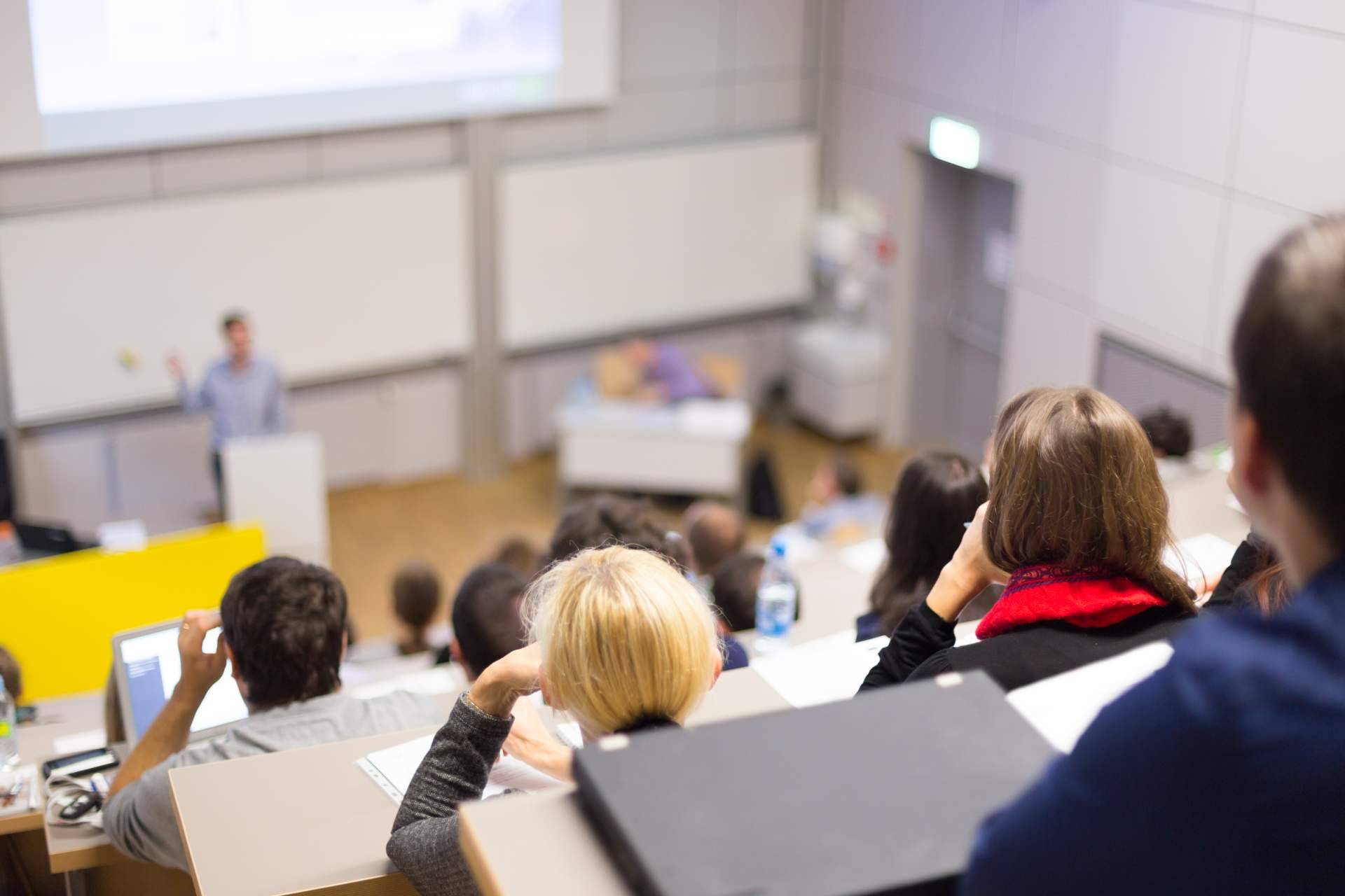 Convertirse en un profesional de la comunicación de la mano del Máster de Relaciones Públicas de Constanza Business & Protocol School