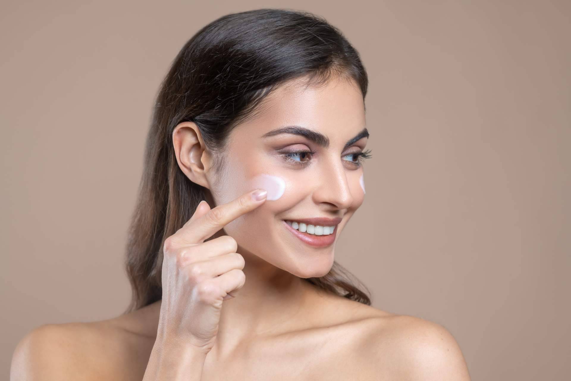 Cerave permite limpiar e hidratar el rostro sin alterar la barrera protectora de la piel