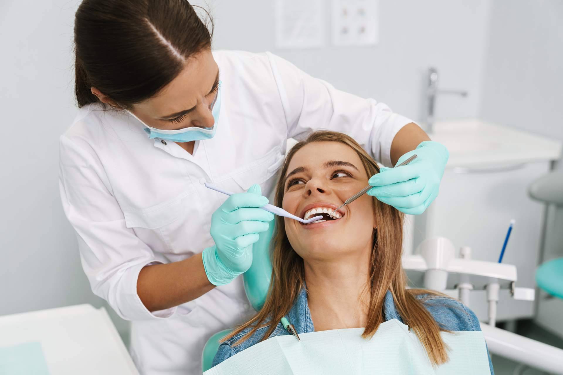 ¿Dónde encontrar especialistas en carillas dentales sin tallado para una sonrisa radiante y natural? Carlos Saiz Smile