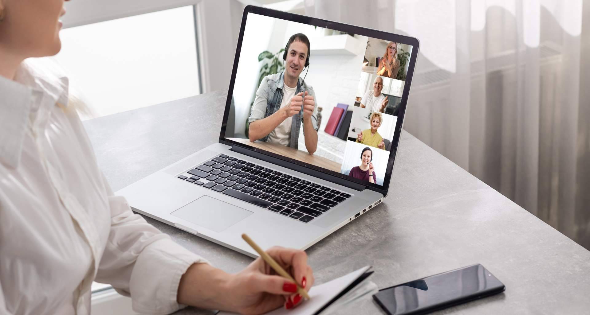 Aprendizaje en línea sin límites; Desarrollo Web Total proporciona aulas virtuales personalizadas