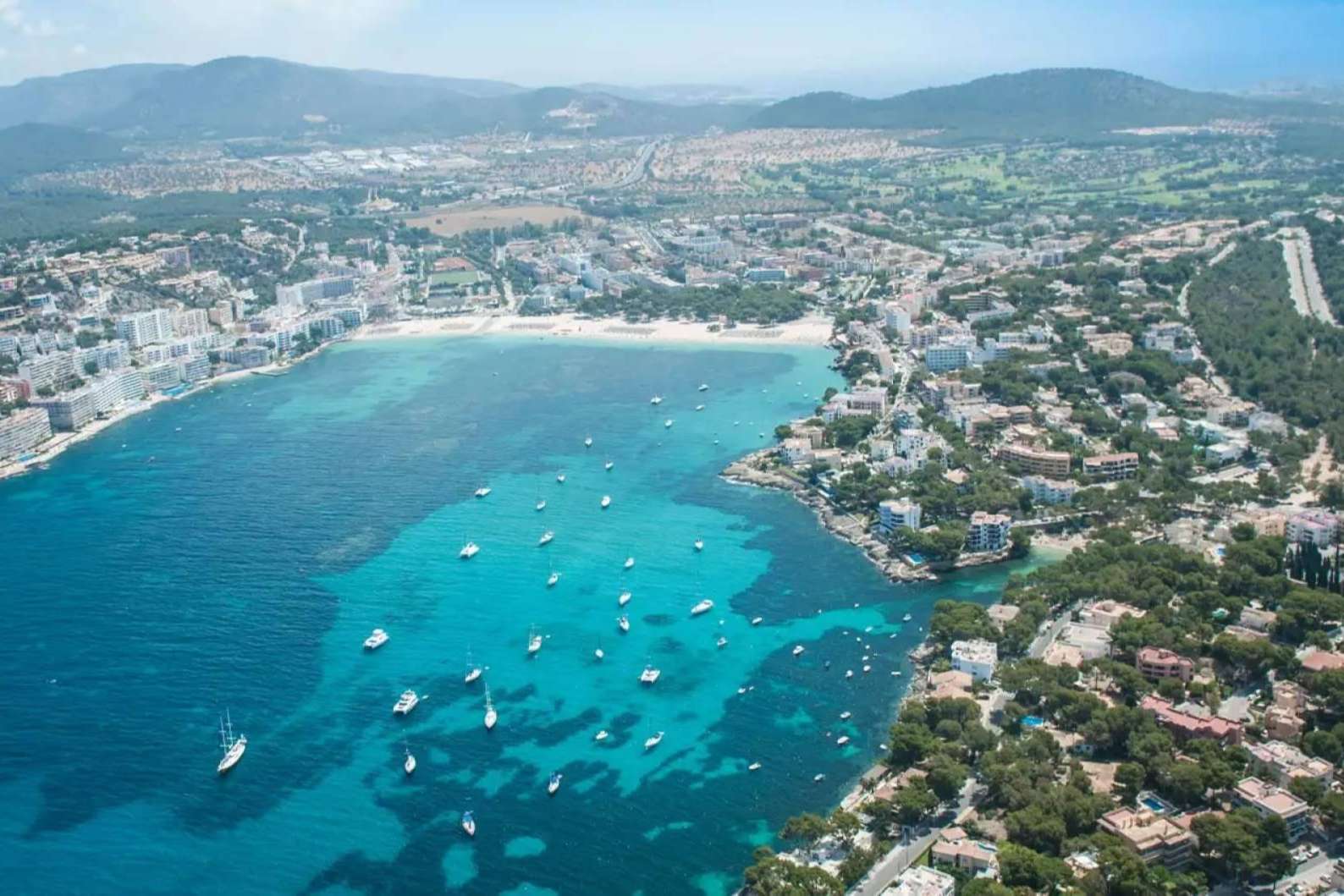 Los municipios de la AMT Sol y Playa multiplican por seis la cantidad de residentes durante el verano de 2023