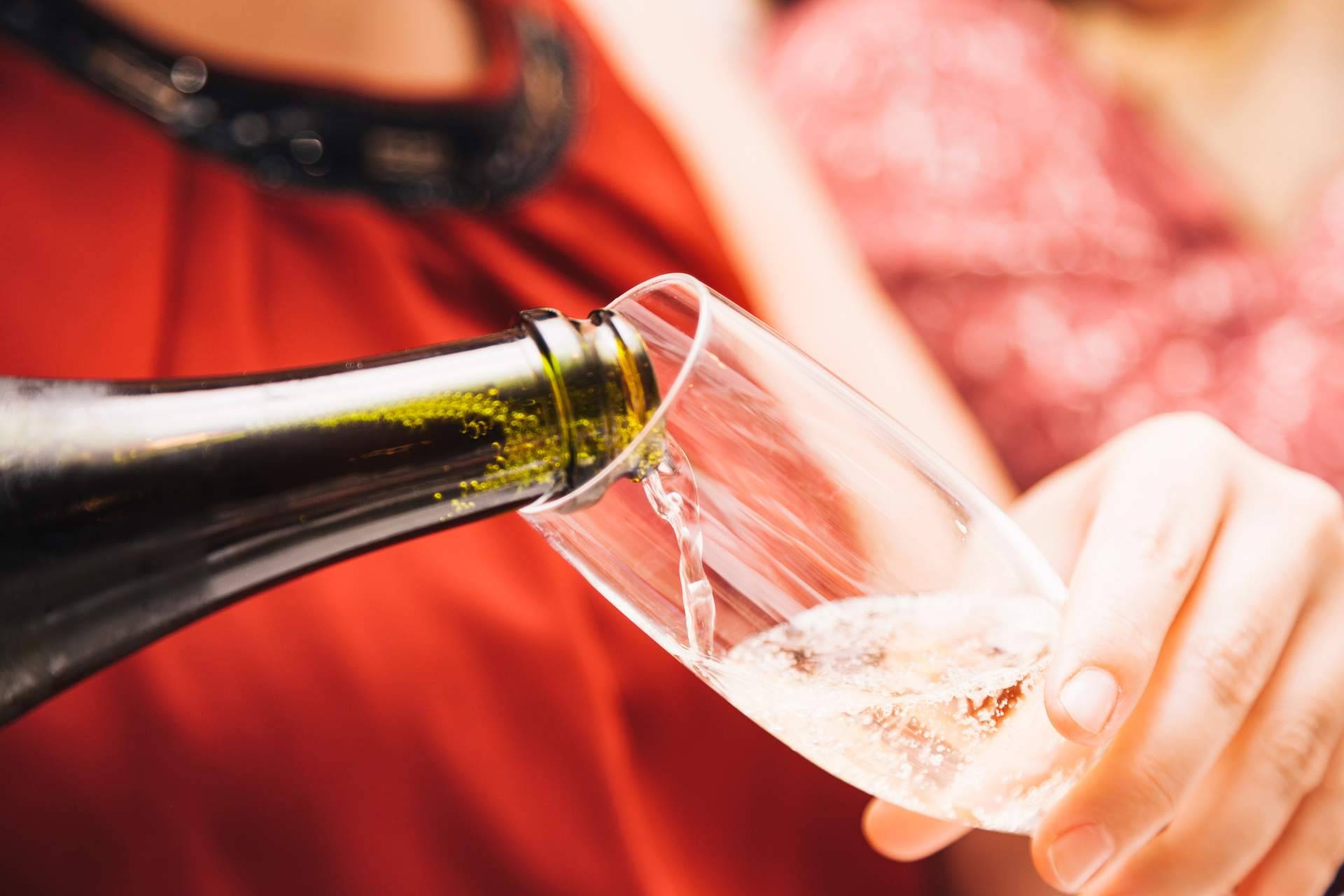 ¿Qué diferencias existen entre el champagne francés y el cava?, por La Tintorería Vinoteca
