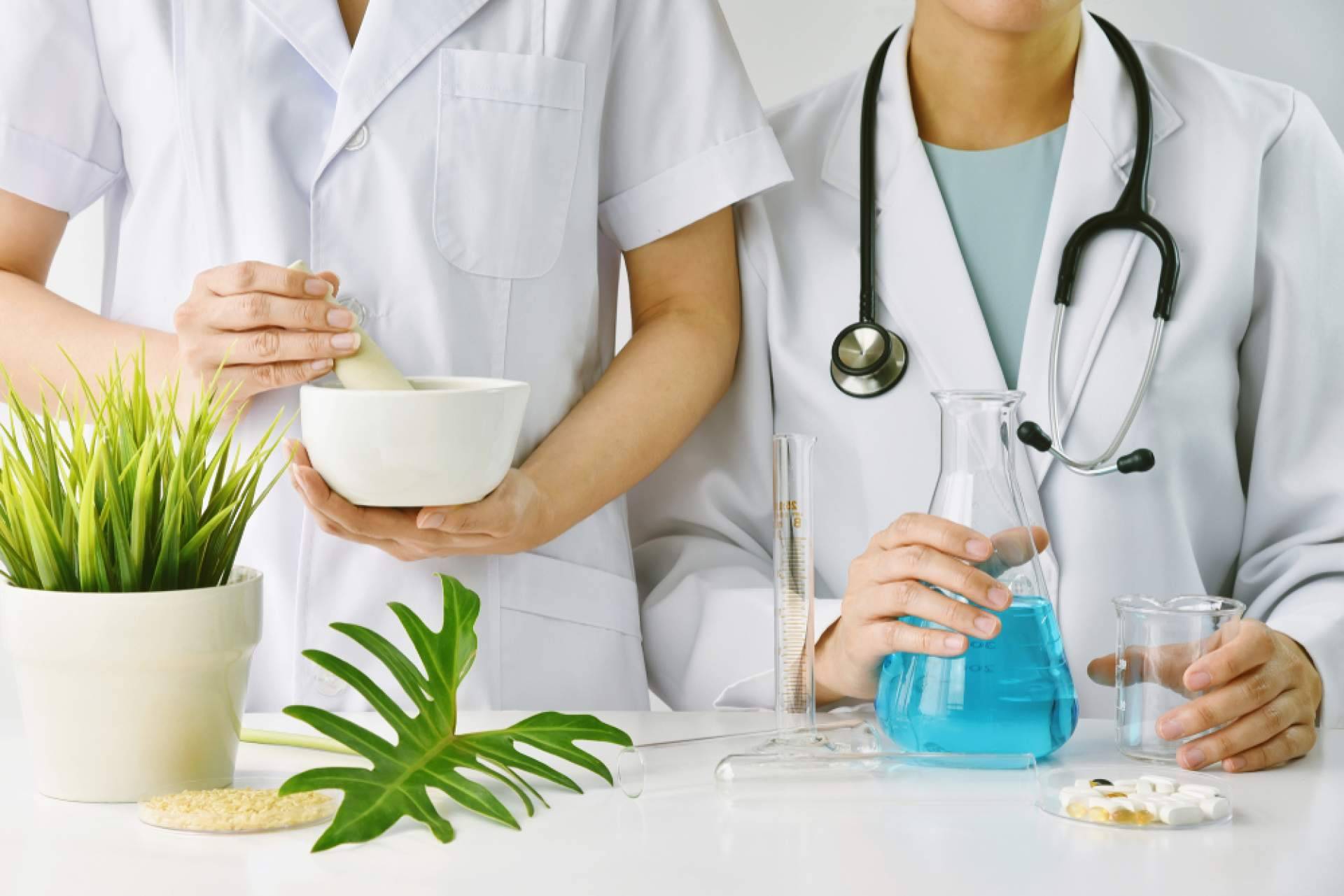 Las ventajas de optar por la fitoterapia, con Farmacia 5 Estrellas