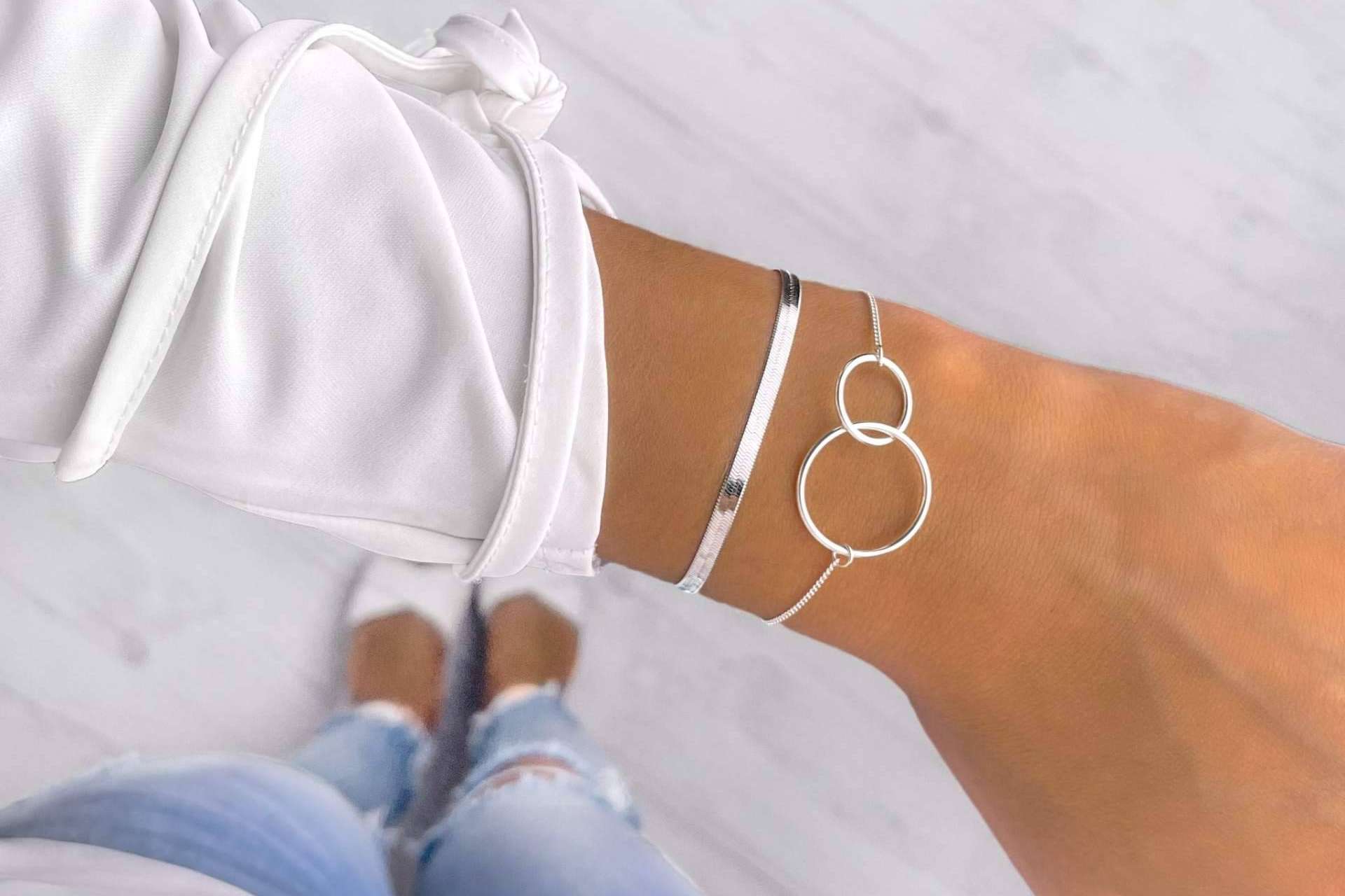 Le Petite Marie incluye en su catálogo pulseras hermanas bañadas en oro