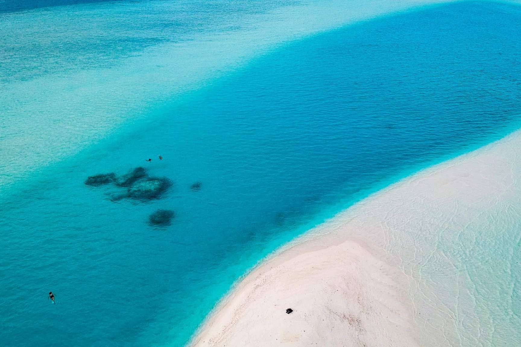 Escuela de buceo con españoles en el paraíso del buceo, con Drop Dive Maldives