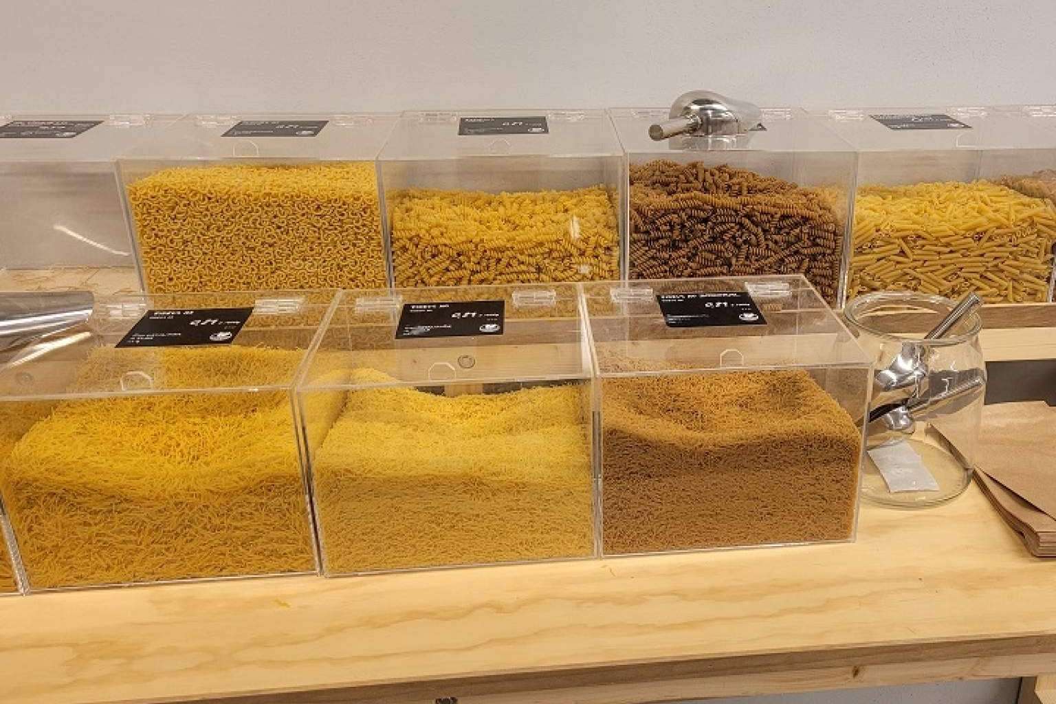 Metacrilato a medida en Equipotutienda, un accesorio muy versátil adaptable a cualquier comercio