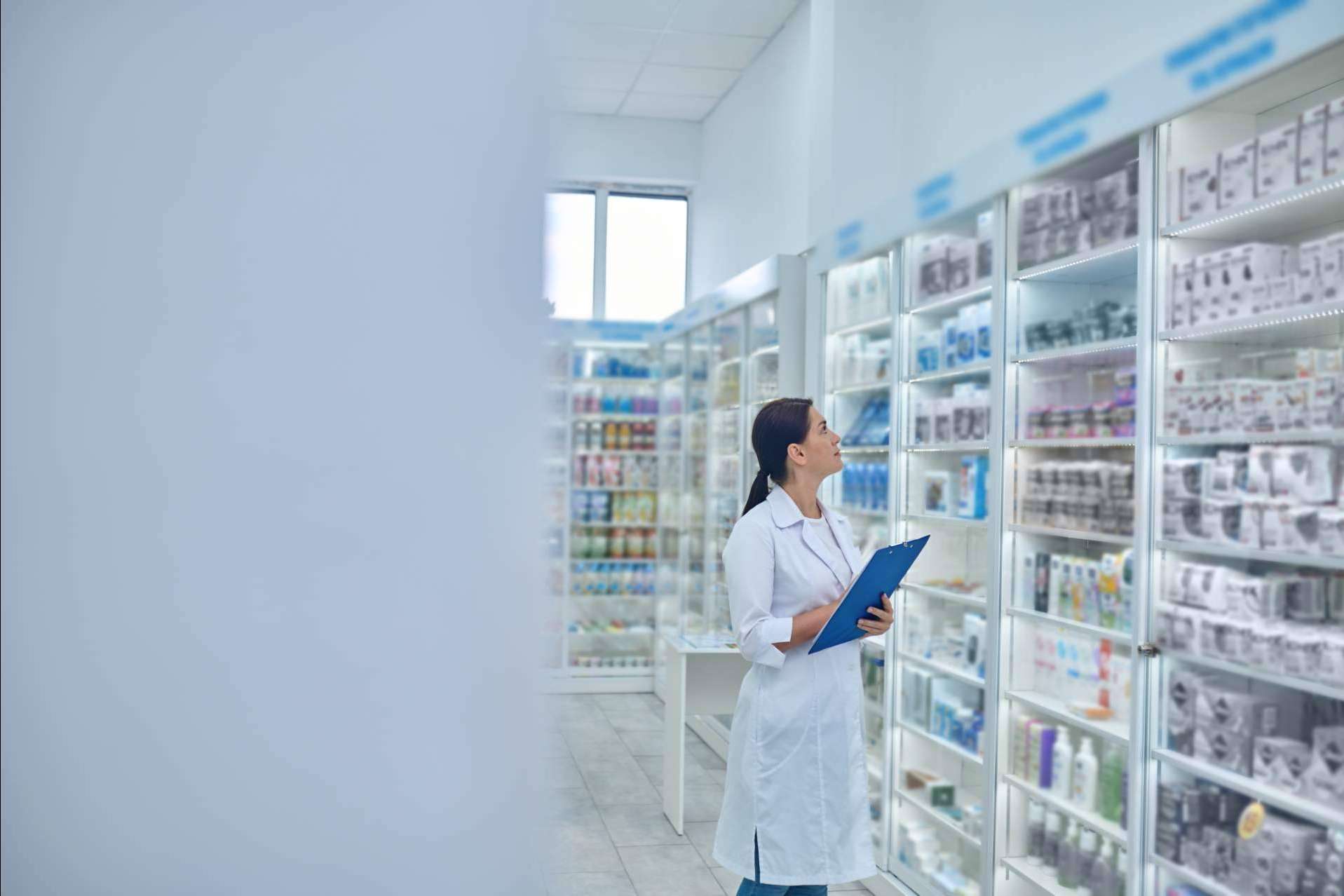 ¿Cuáles son los aspectos legales a tener en cuenta en la compraventa de farmacias? Urbagesa Farmacias lo explica