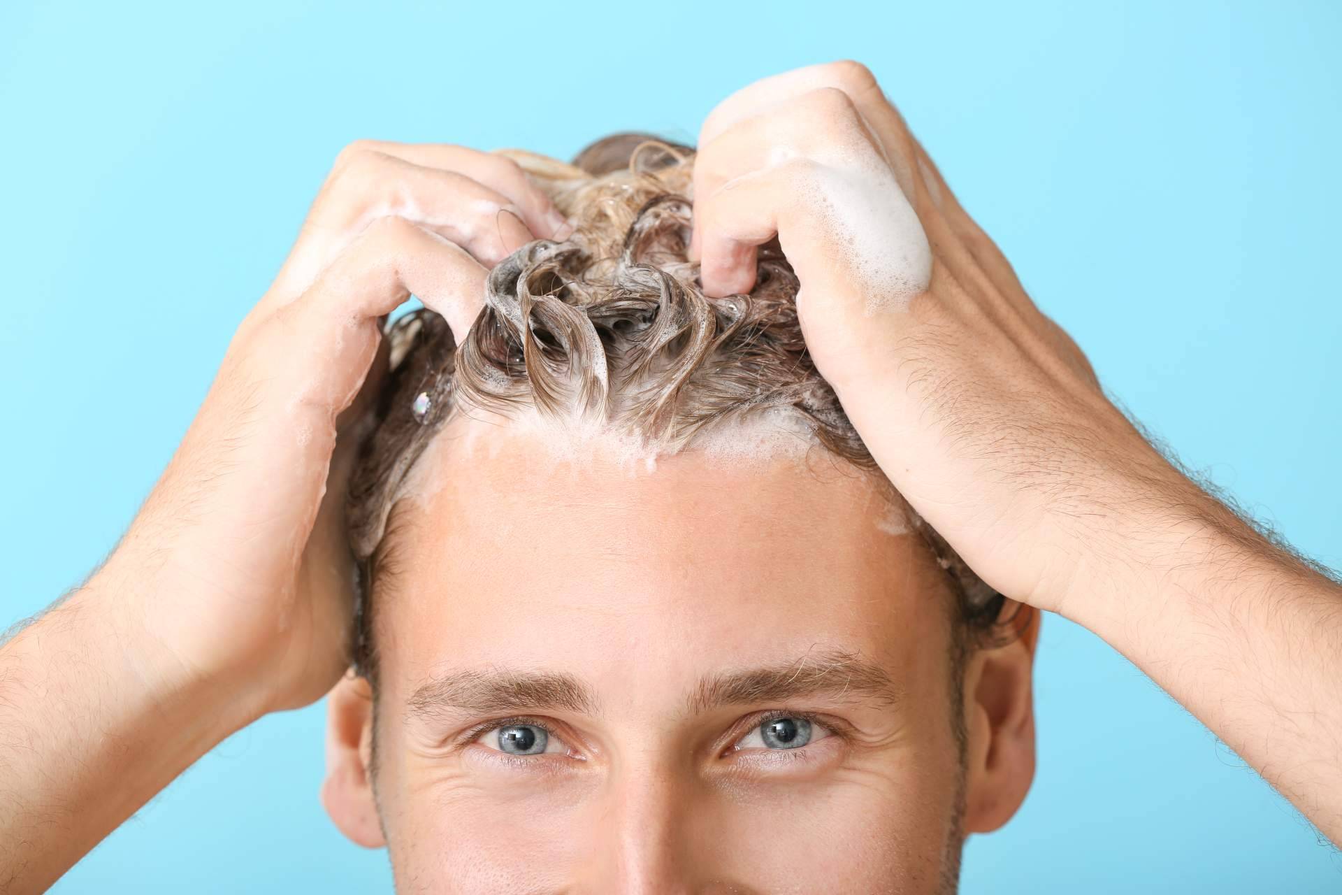El champú de Evocapil tiene la solución para lavar el cabello tras un trasplante capilar