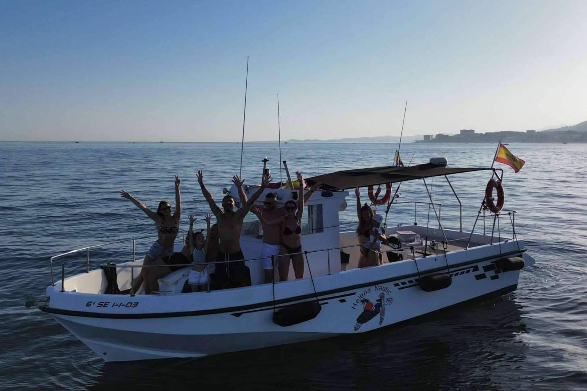 Alquiler de barco en Benalmadena de la mano de Helena Nautic para disfrutar de fiestas, excursiones y eventos en alta mar