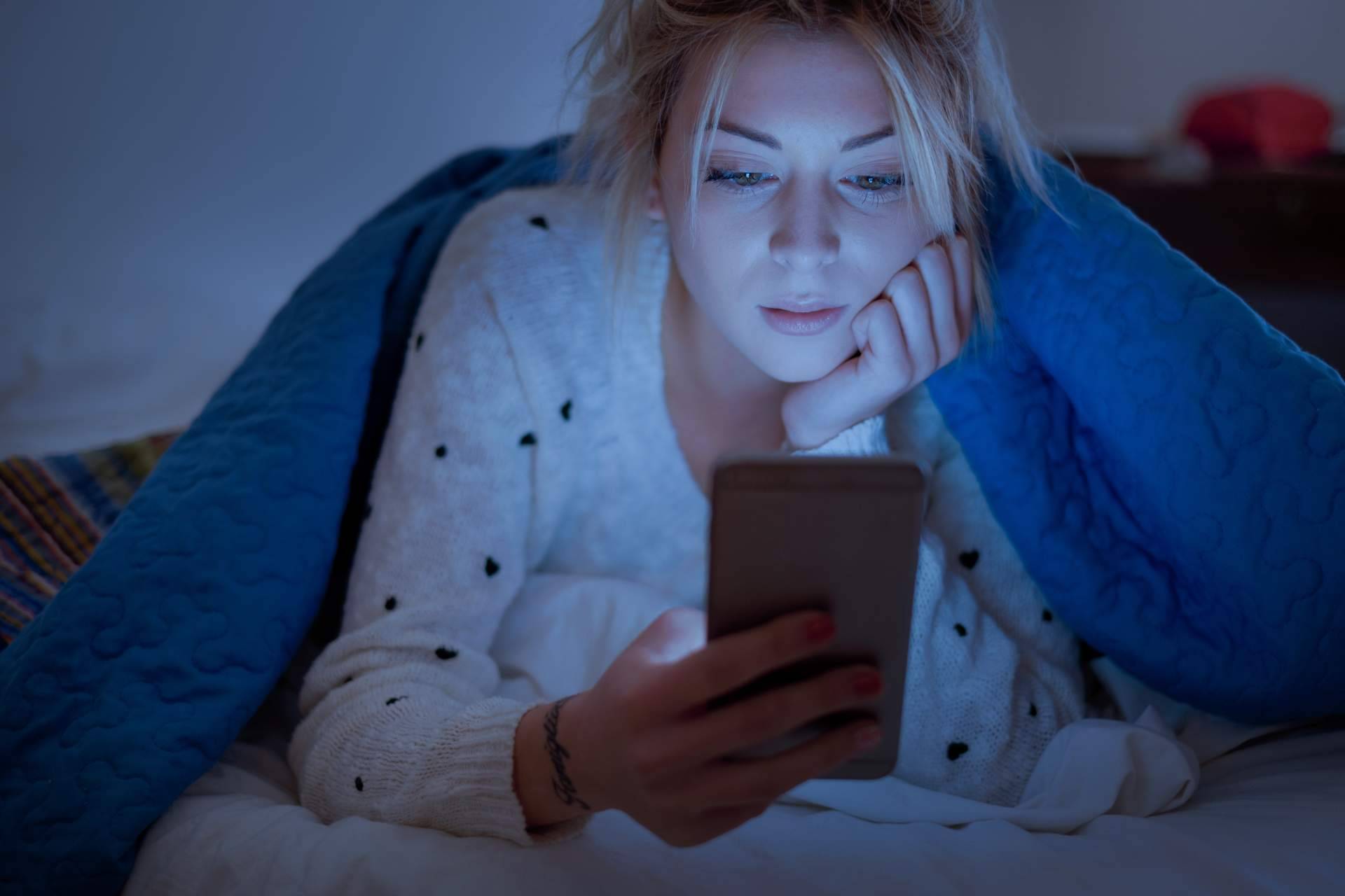 El fotoenvejecimiento cutáneo y la luz azul emitida por las pantallas digitales