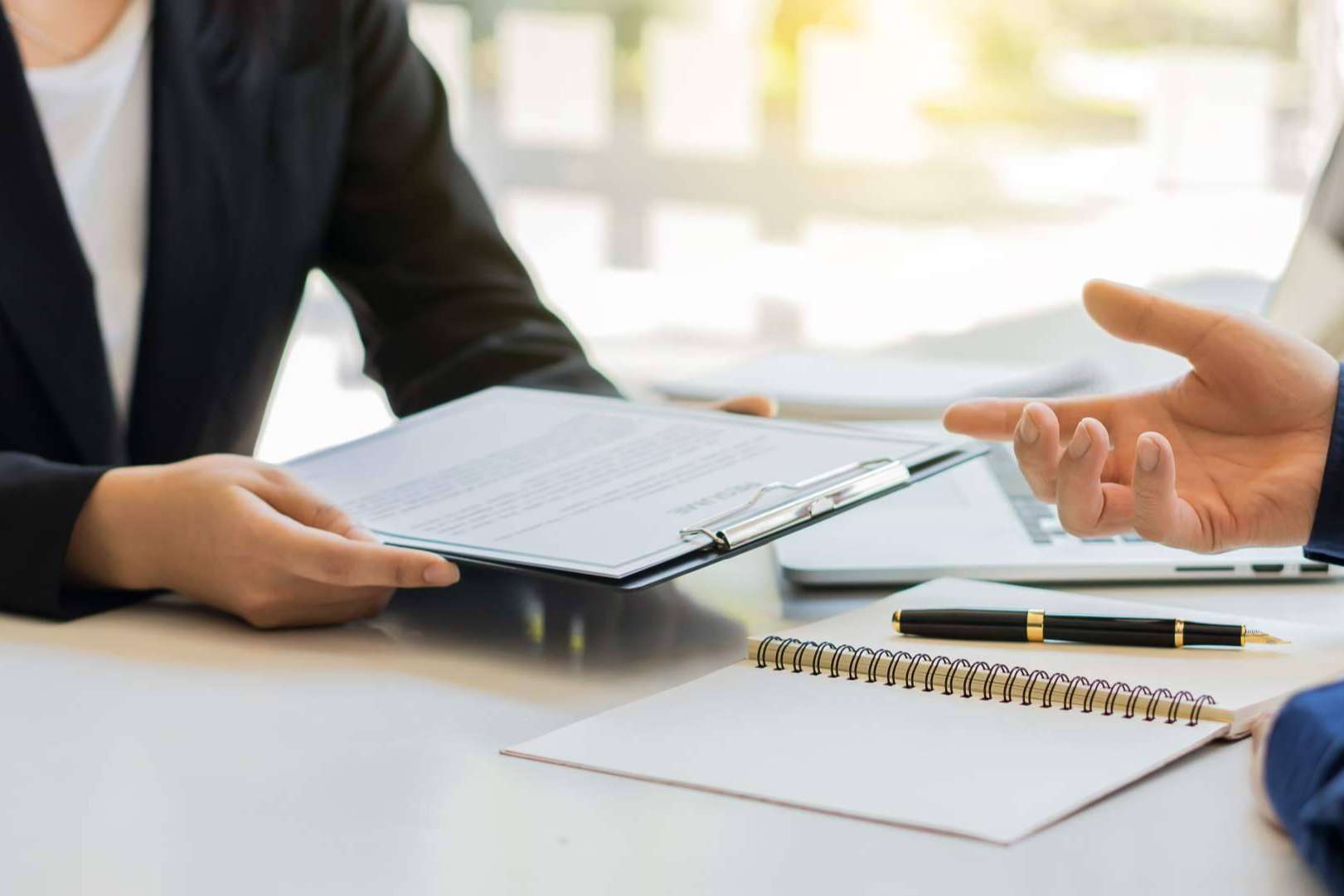 ¿Cómo denunciar a un compañero de trabajo?, por Tierno Centella