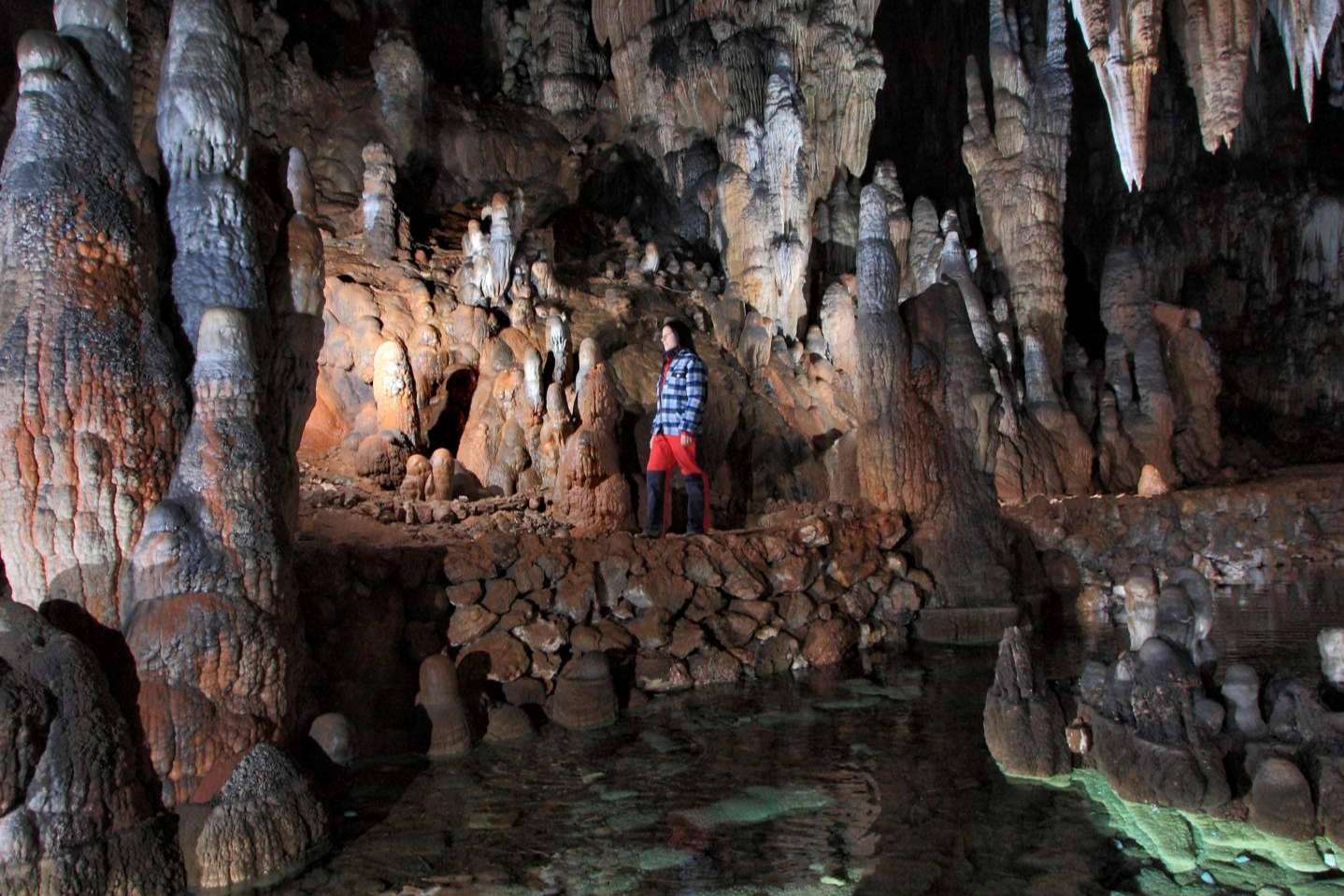Lo importante está en el interior, las Cuevas y Minas Turísticas fomentan el turismo en otoño con una nueva campaña