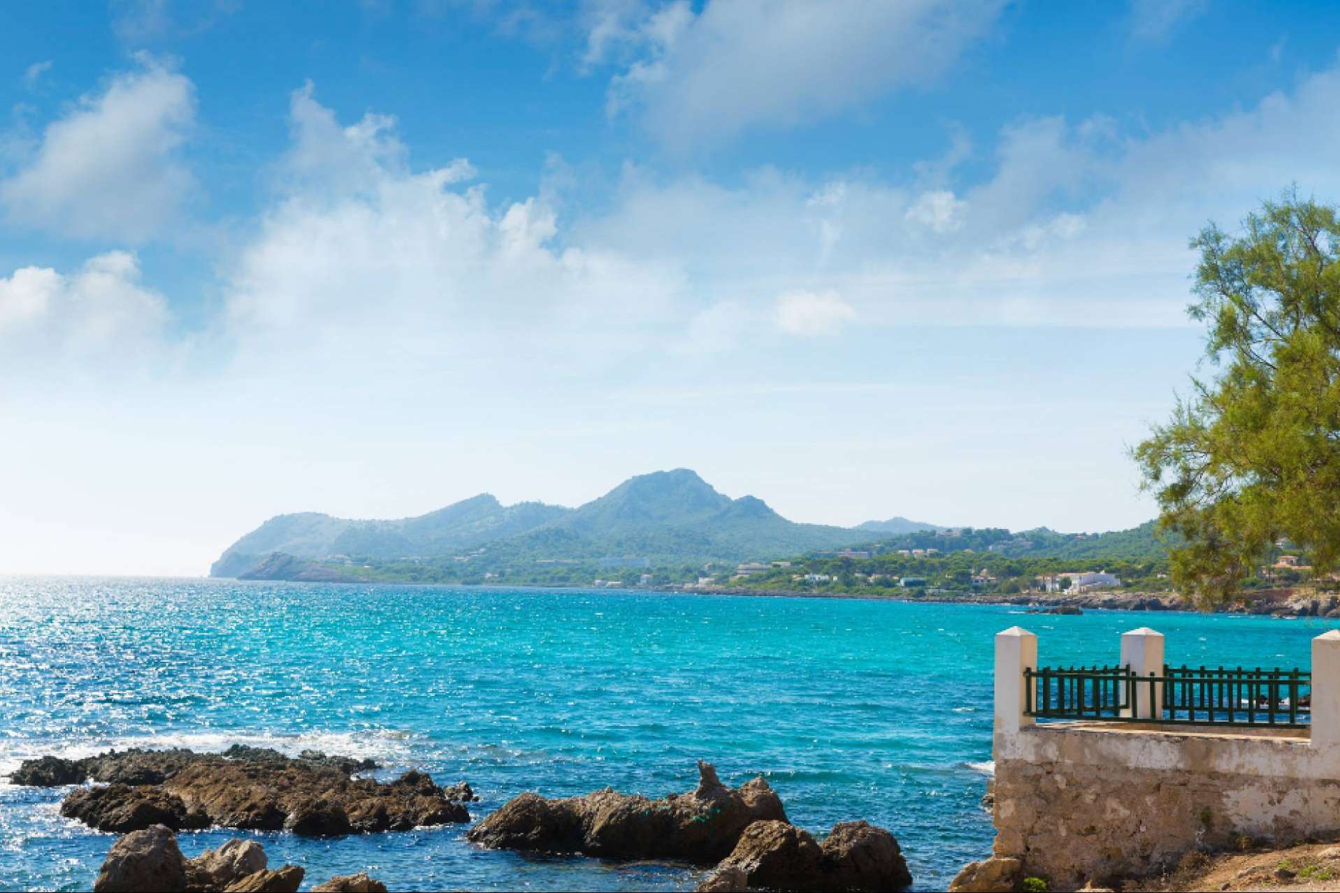 Cala Ratjada; la joya escondida para parejas enamoradas en Mallorca
