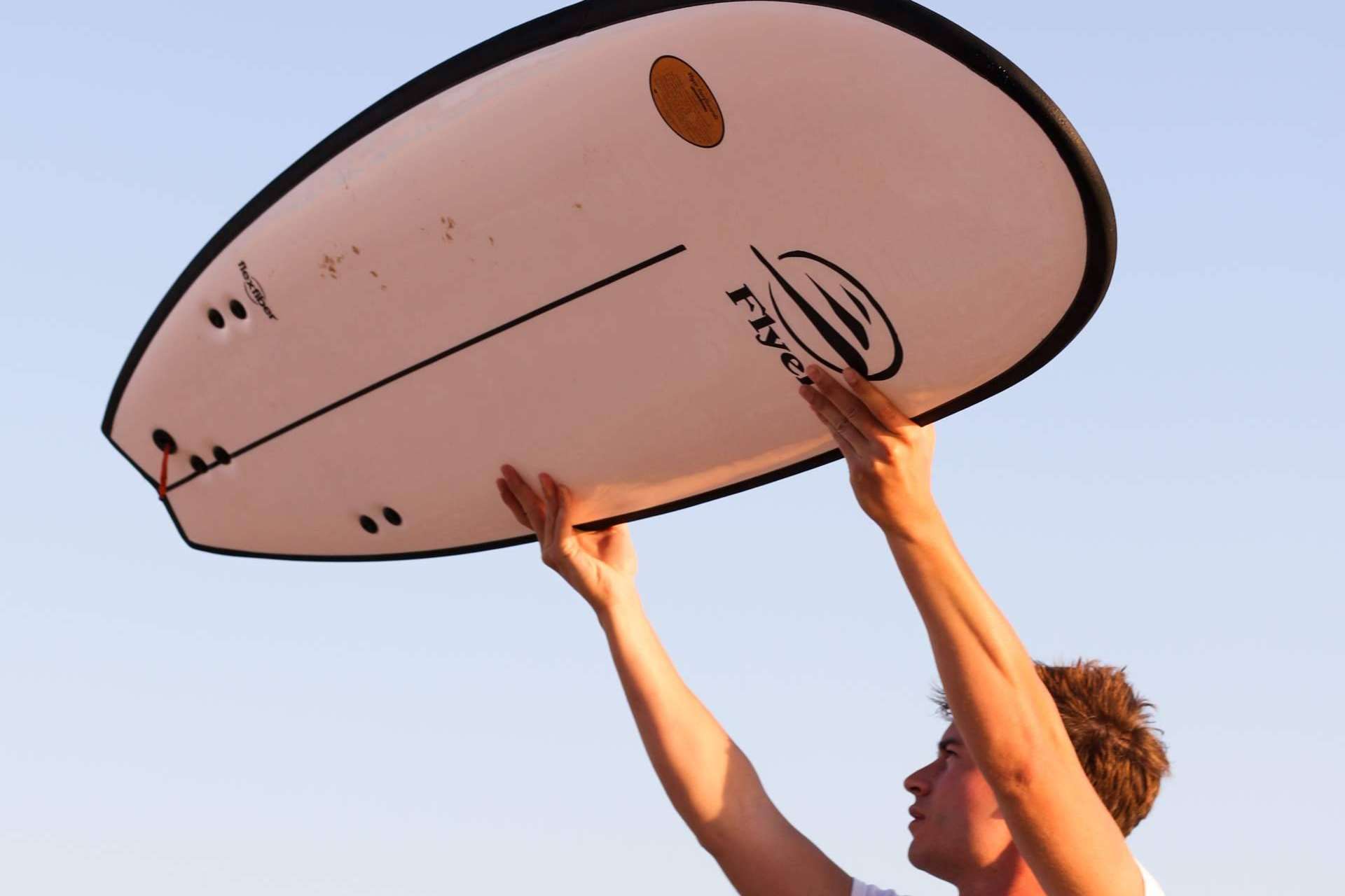 Entrevista con Flysurf; la marca que necesita el surfista principiante