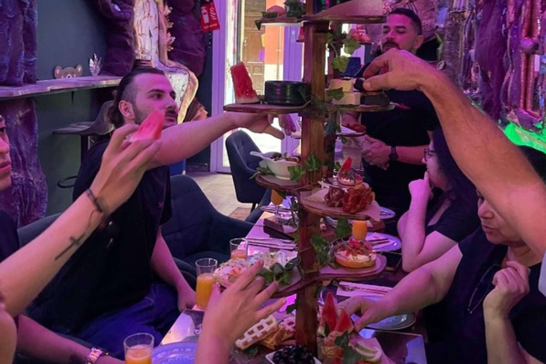 La Casa Endulzada, el brunch de un metro de largo situado en el barrio de Chueca, Madrid