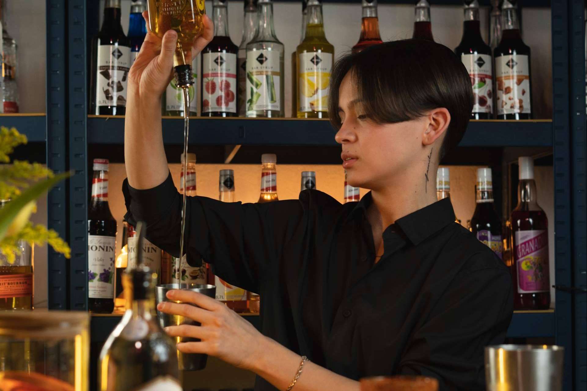El curso de bartender profesional para formar maestros de la coctelería a través de la experiencia práctica