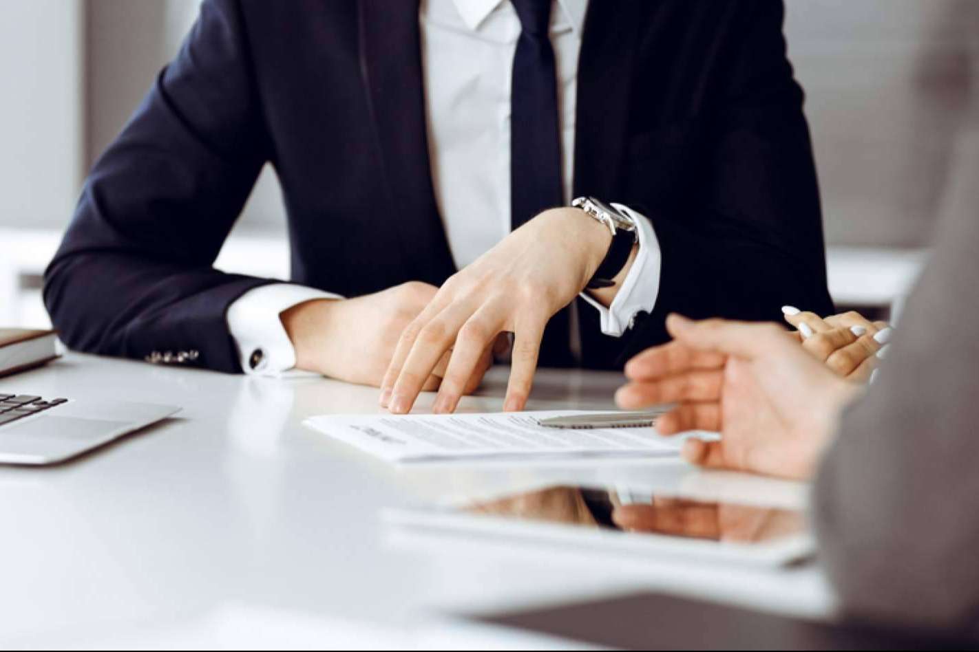 ¿En qué consisten los salarios de trámite?, con Catalá Reinón