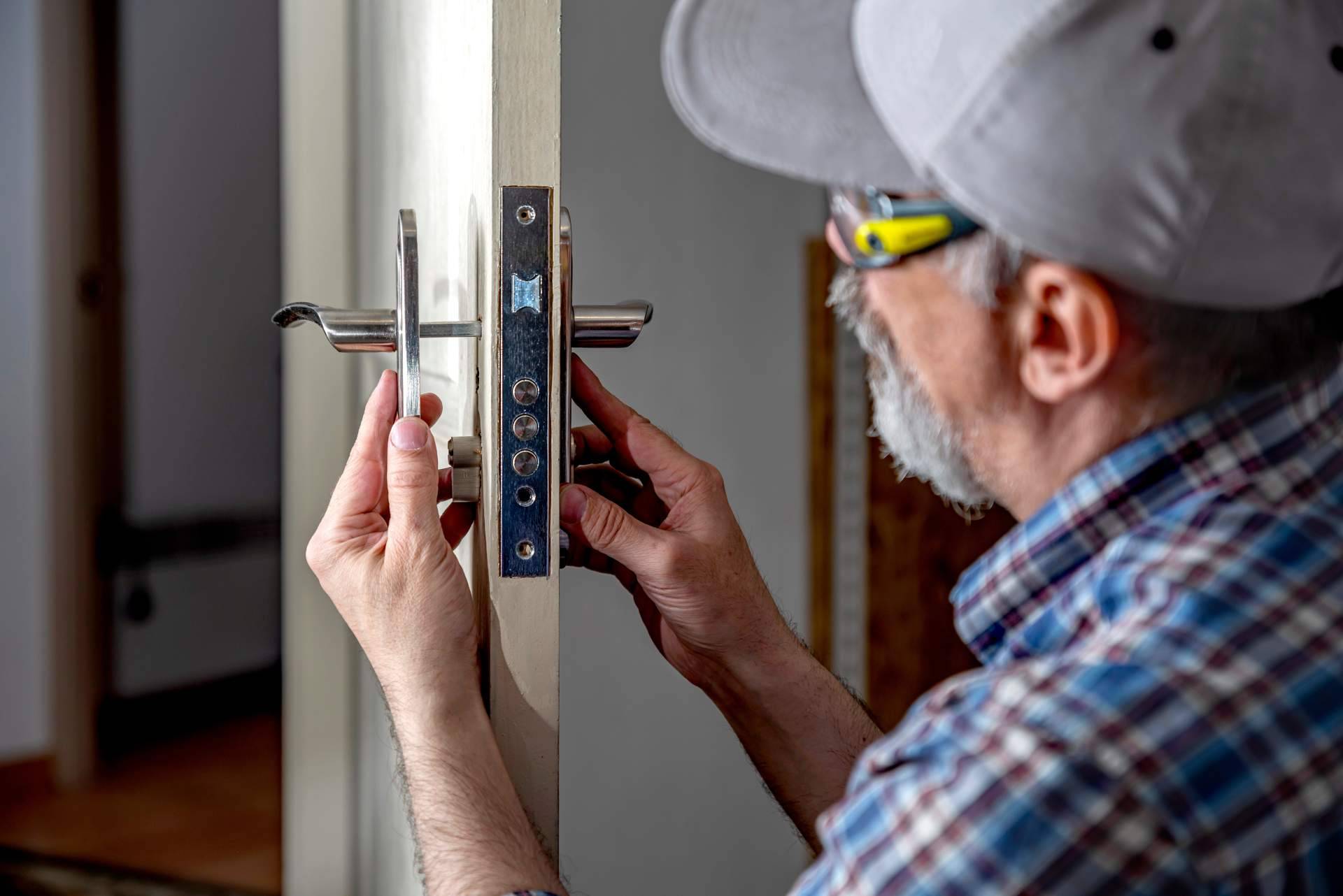 Reparaciones 10 ayuda a cambiar de cerradura en Madrid