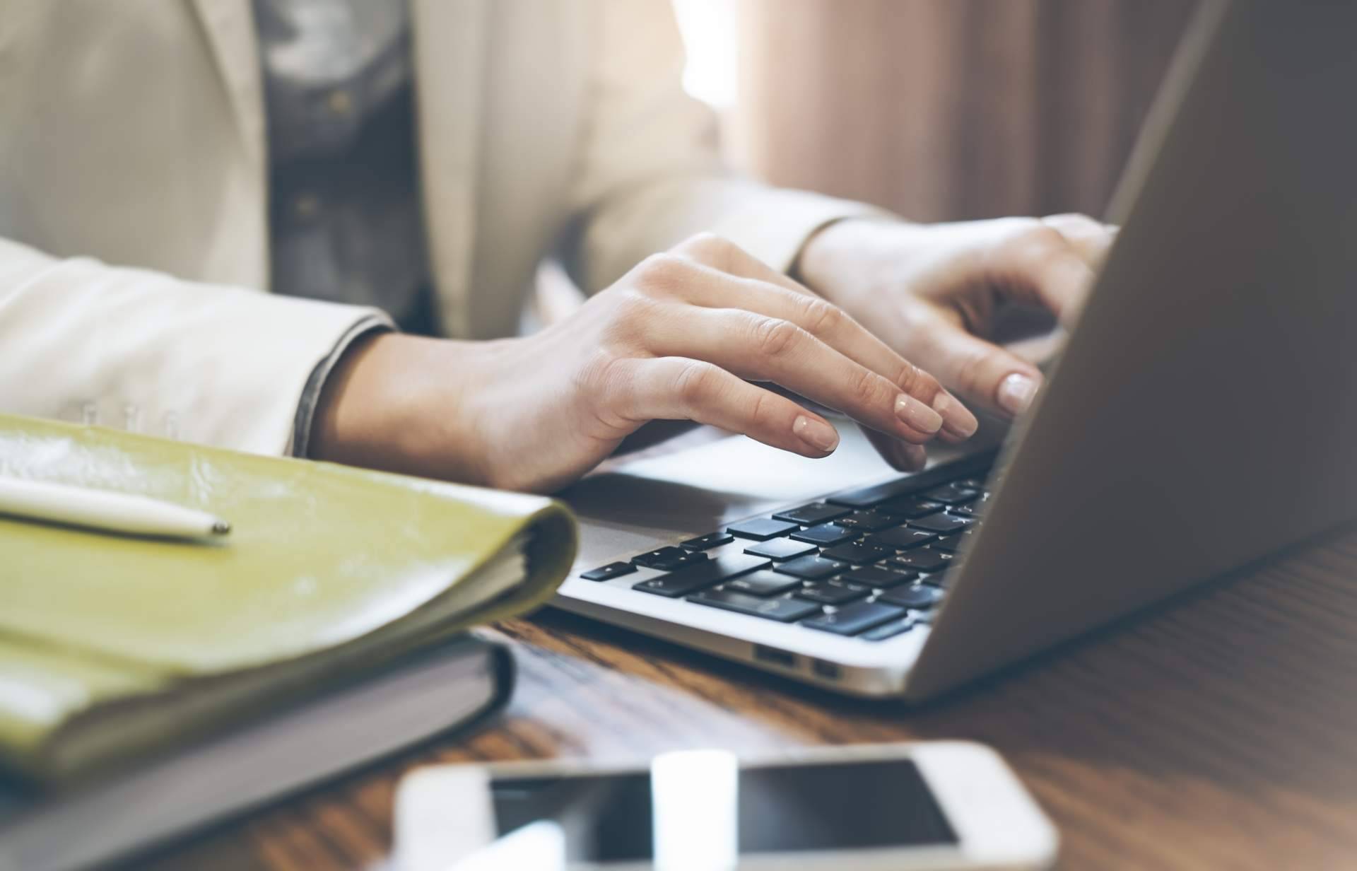 Cursos de formación que puntúan en oposiciones o bolsas de empleo, de la mano de Link Formación Profesional