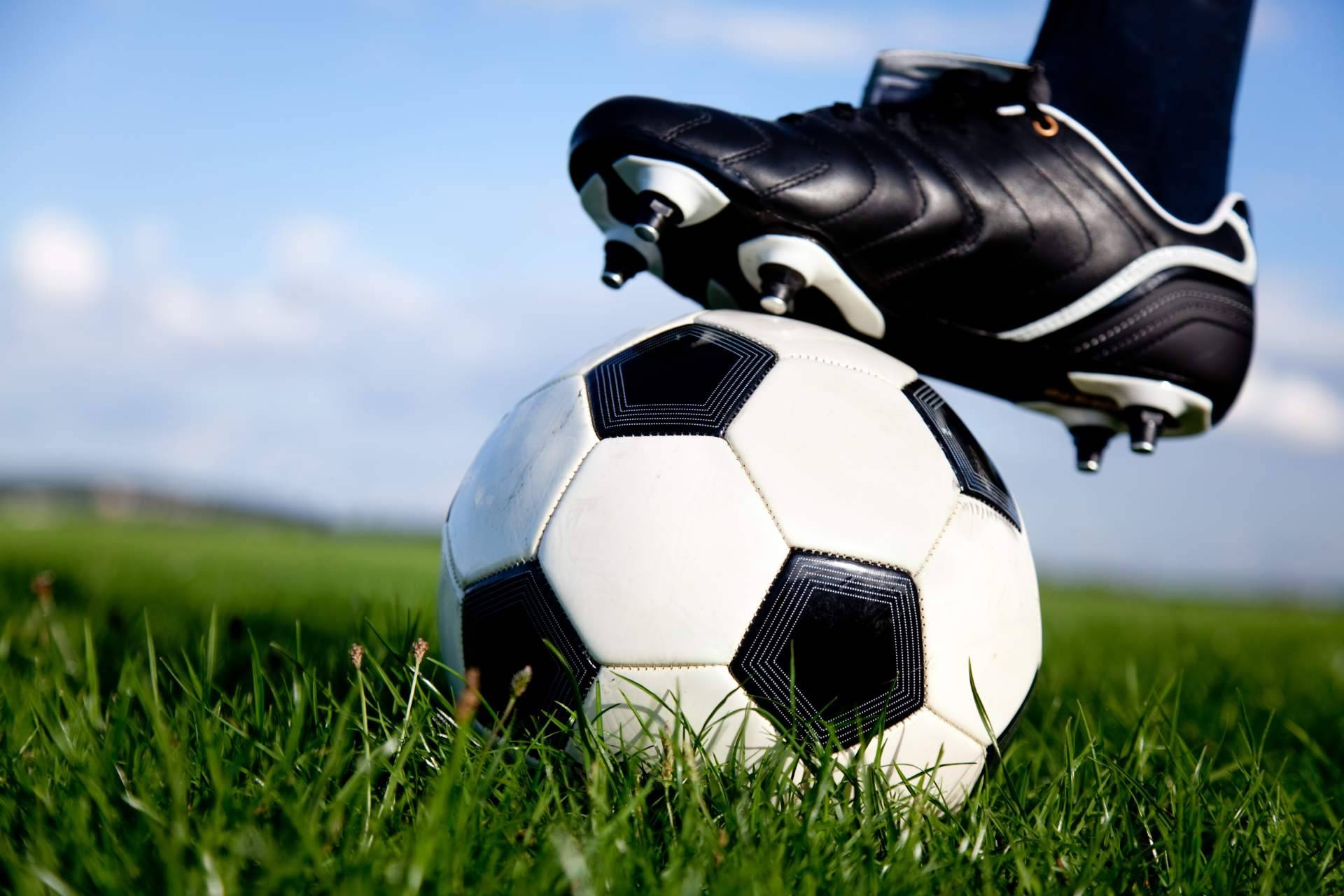 Cómo encontrar con quien jugar al futbol, con la ayuda de ESME Football
