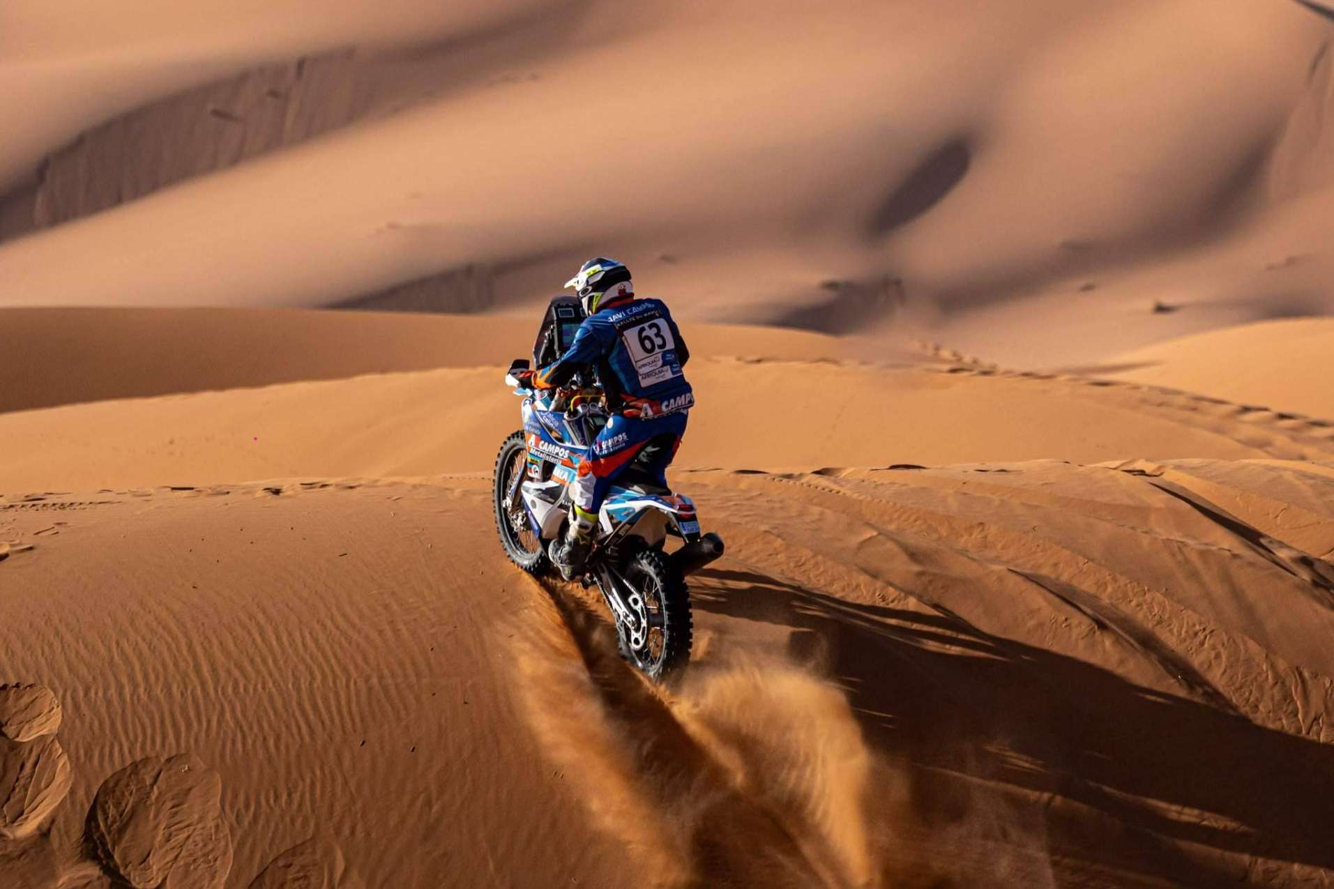 Personalización de adhesivos moto Dakar en ADHESIVOSEMBARRADOS