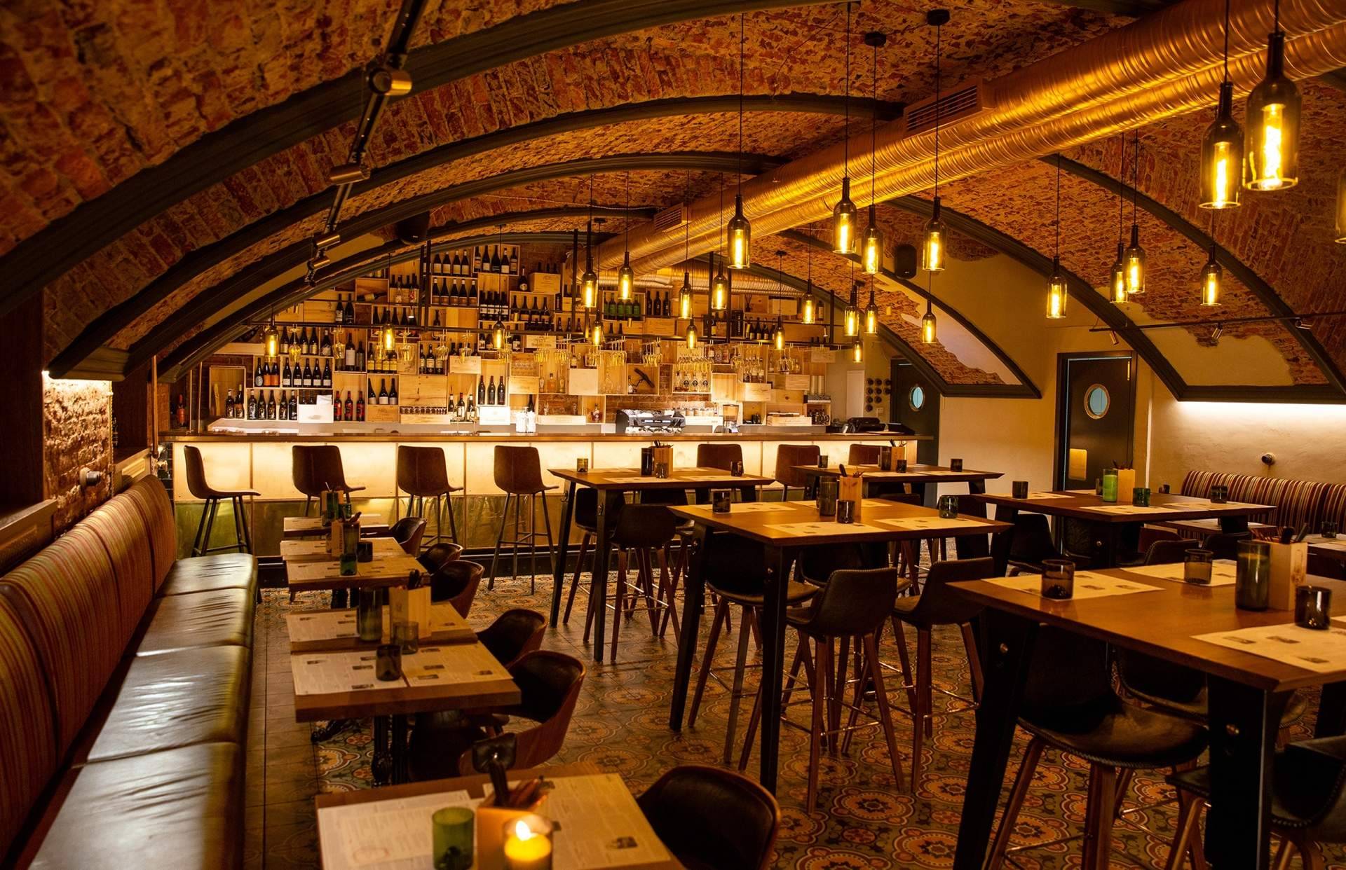 Interiorismo de bares y cafeterías con INDAStudio