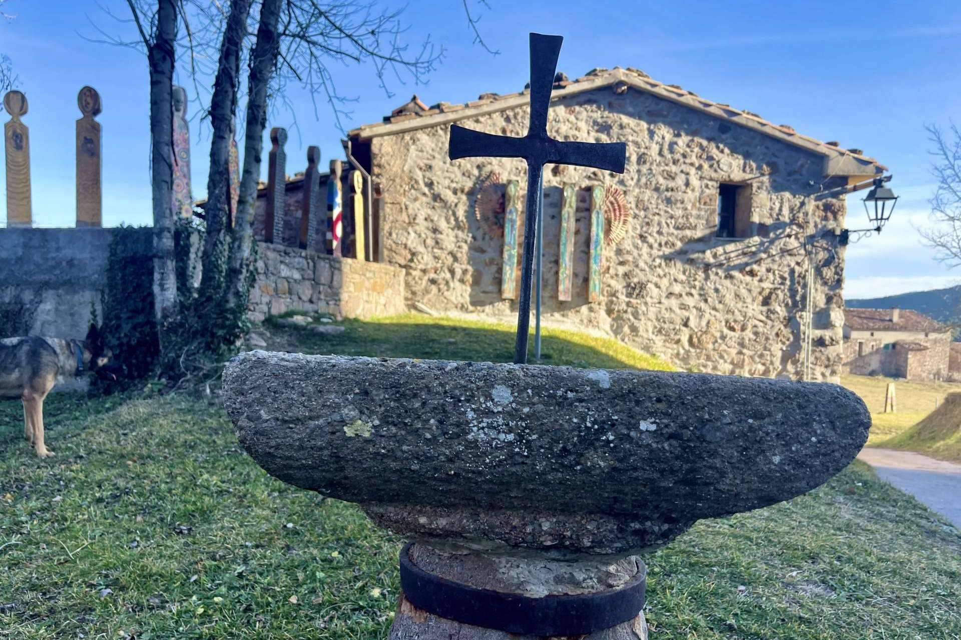 Vínculo y linaje en los tótems de la artista Pilar Almagro