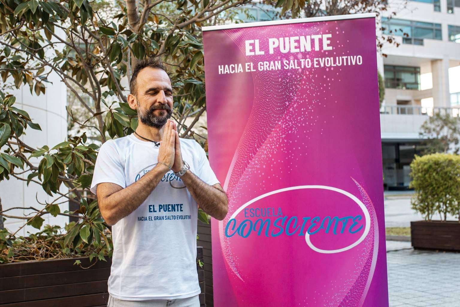 Una plataforma comprometida con crear un movimiento consciente es Escuela Consciente