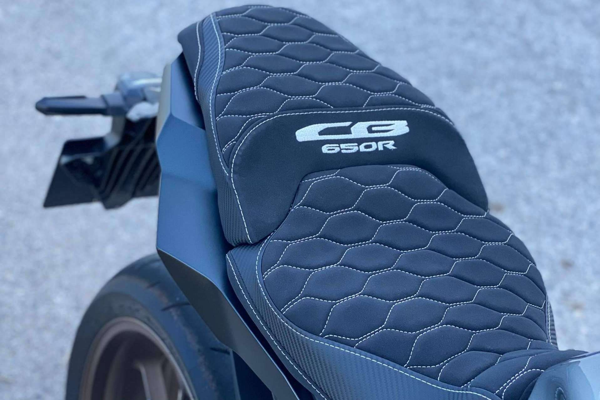 Funda de asiento de una moto personalizada con JM-FUNDAS
