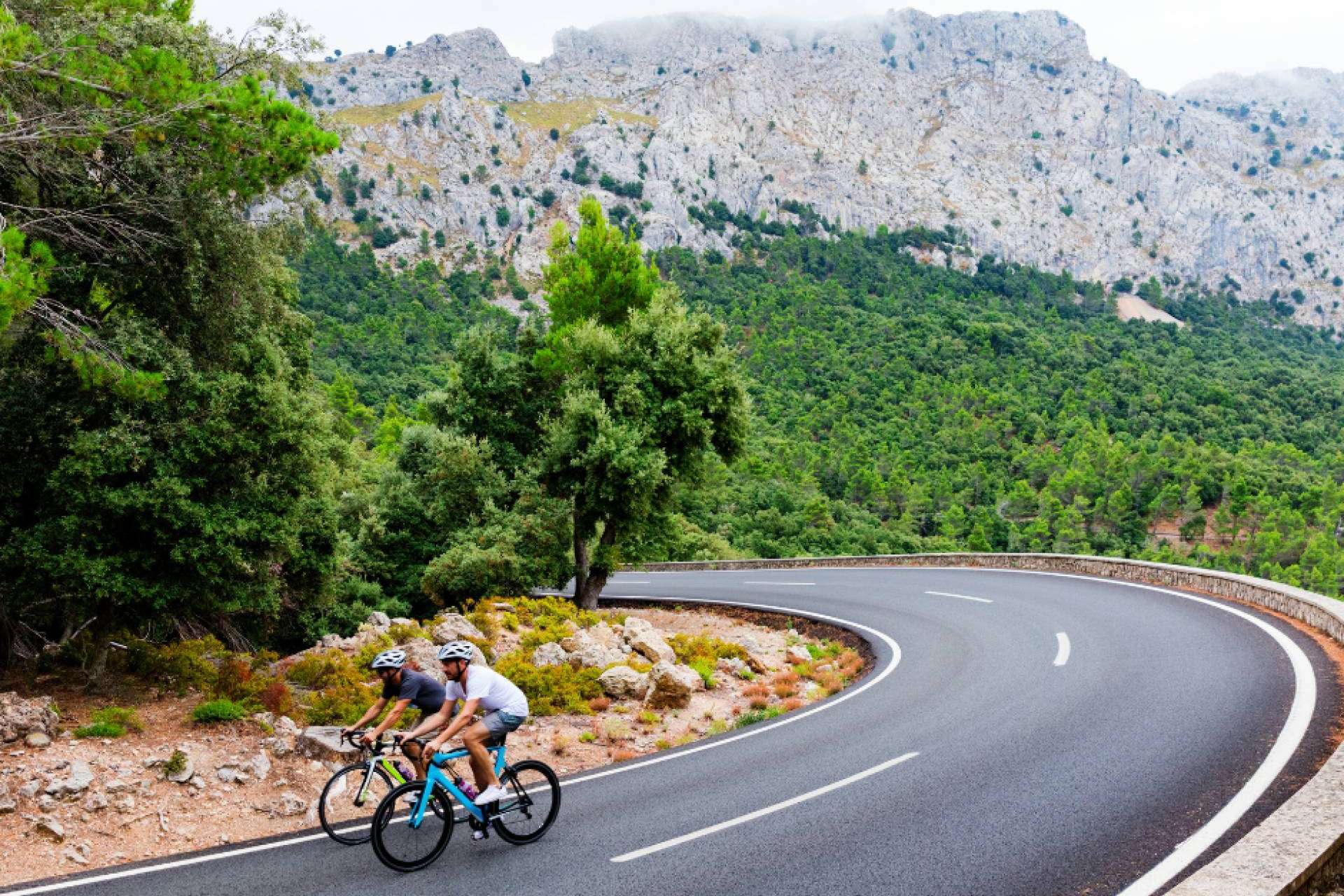 Mallorca, el paraíso mediterráneo para el ciclismo y los deportes acuáticos, por Apartamentos Ponent