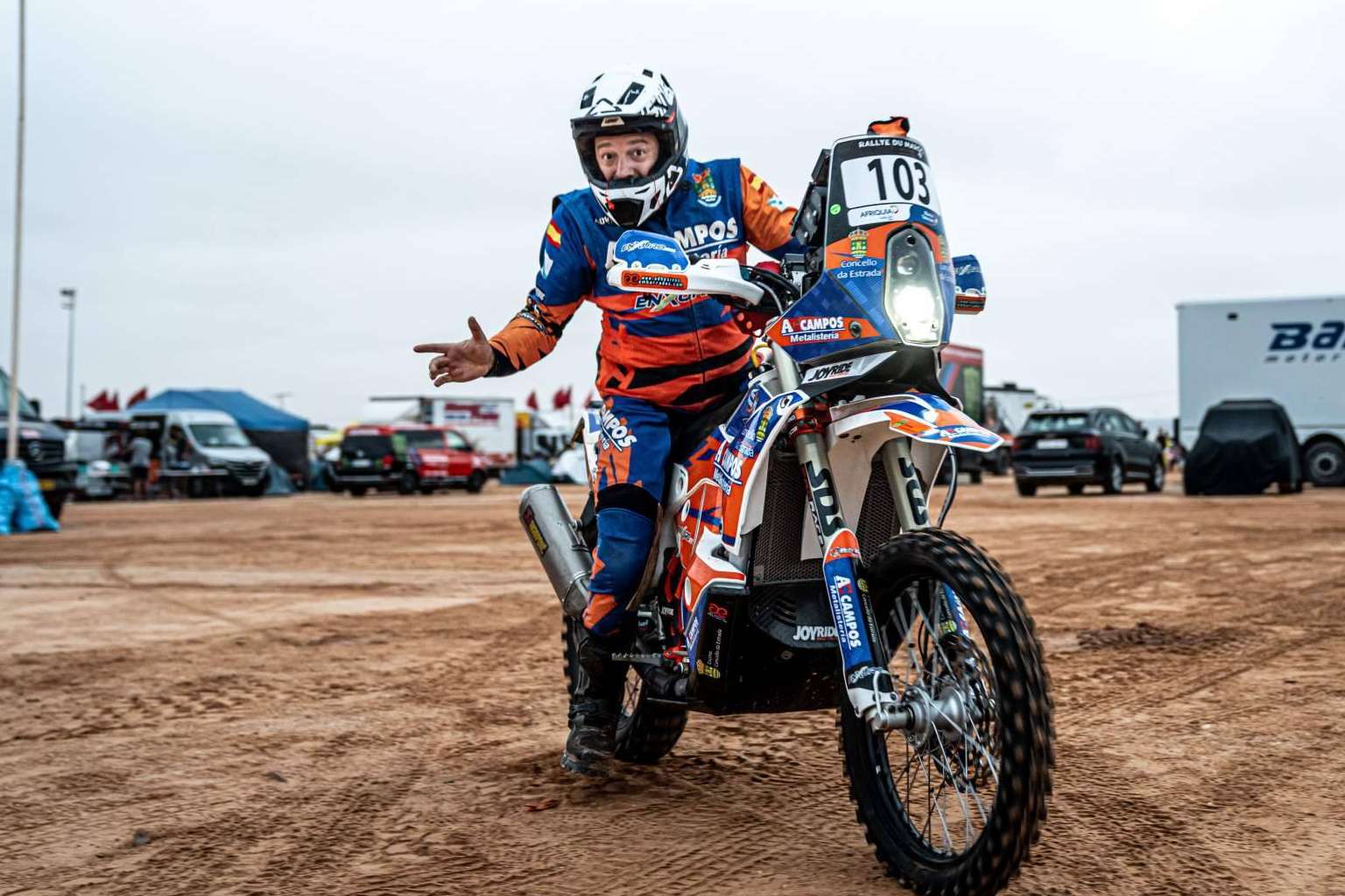 ADHESIVOSEMBARRADOS dispone de equipación para moto off road