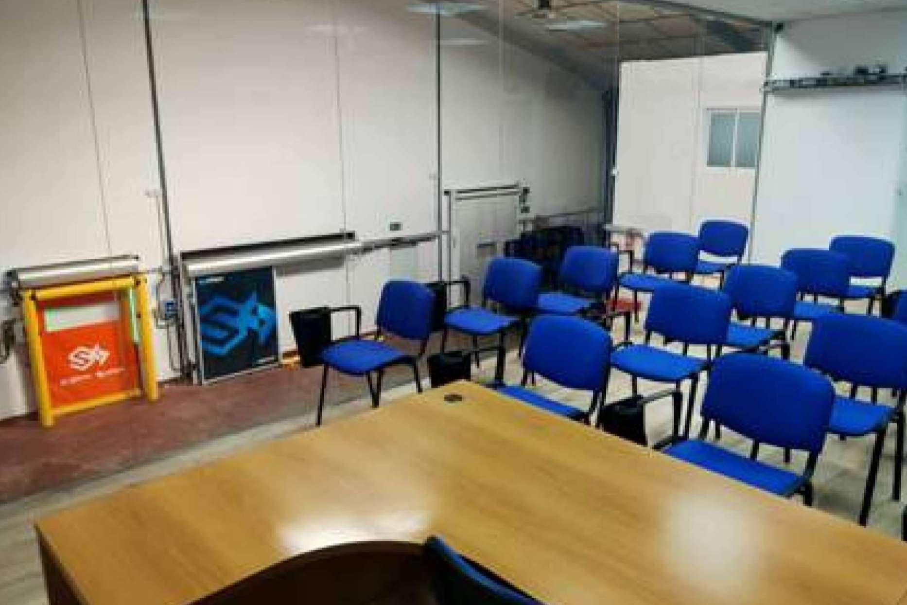 Servicedoor Formación permite la instalación y mantenimiento de puertas automáticas con el curso IMAI07