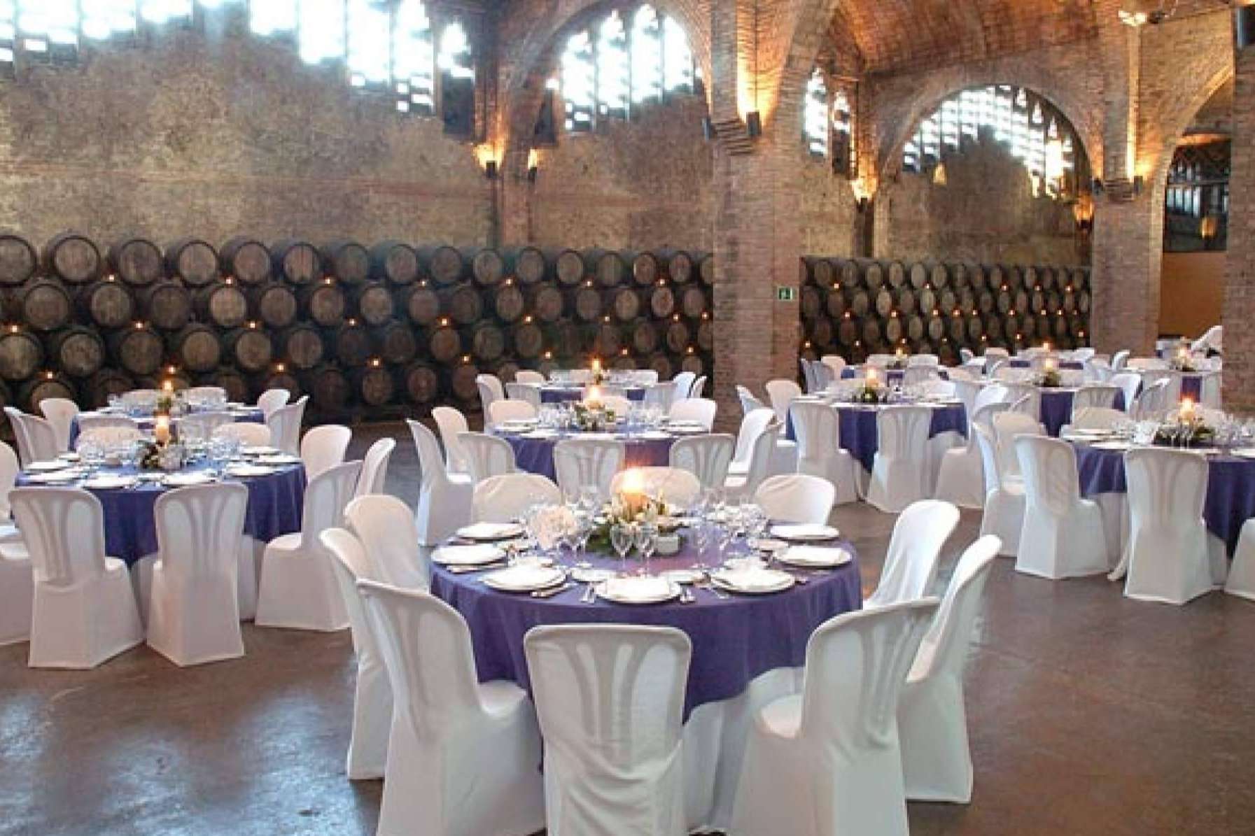 ¿Dónde encontrar mobiliario para catering y eventos? DESKandSIT