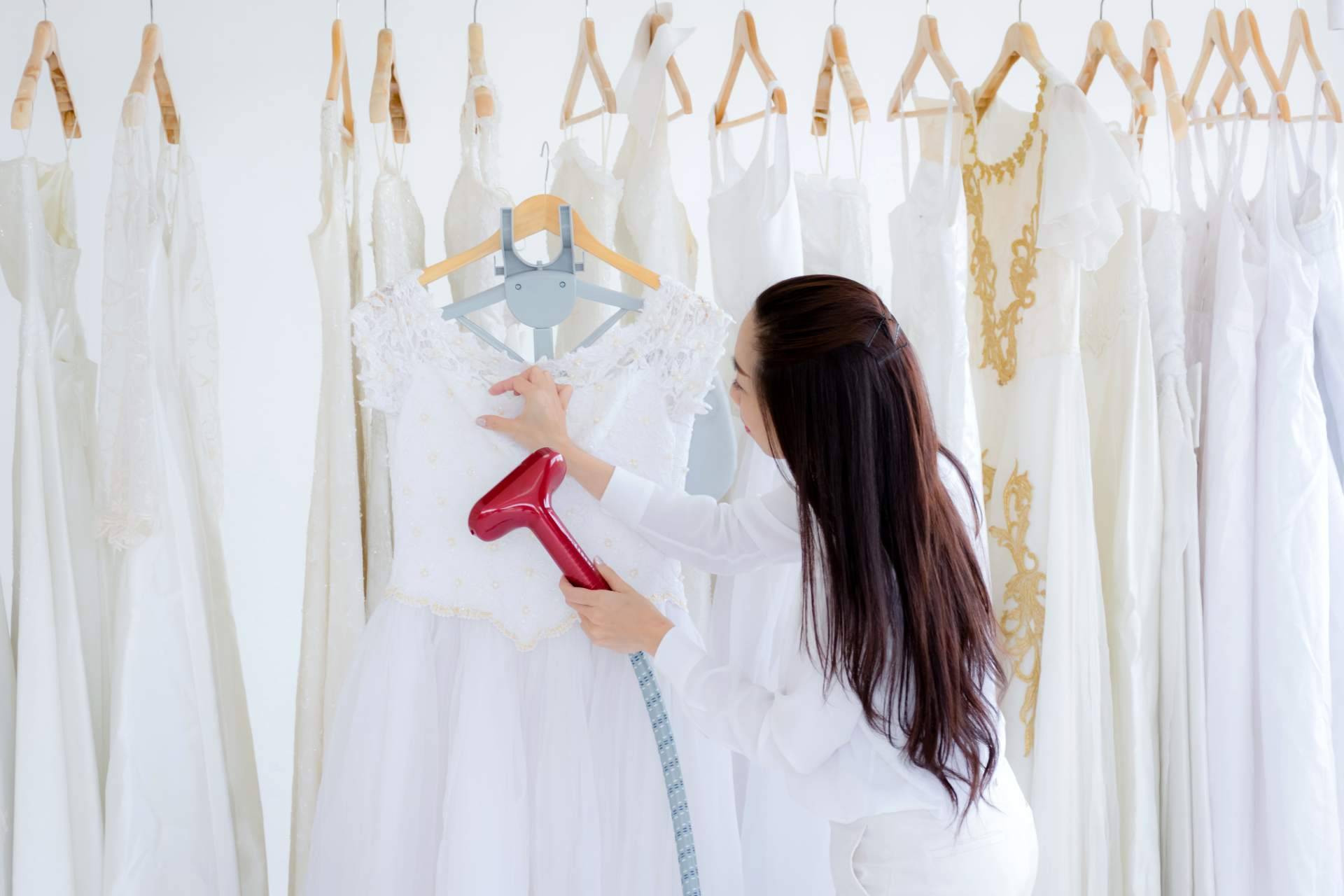 ¿Dónde encontrar una tintorería especializada en vestidos de novia? La Central de Pinto